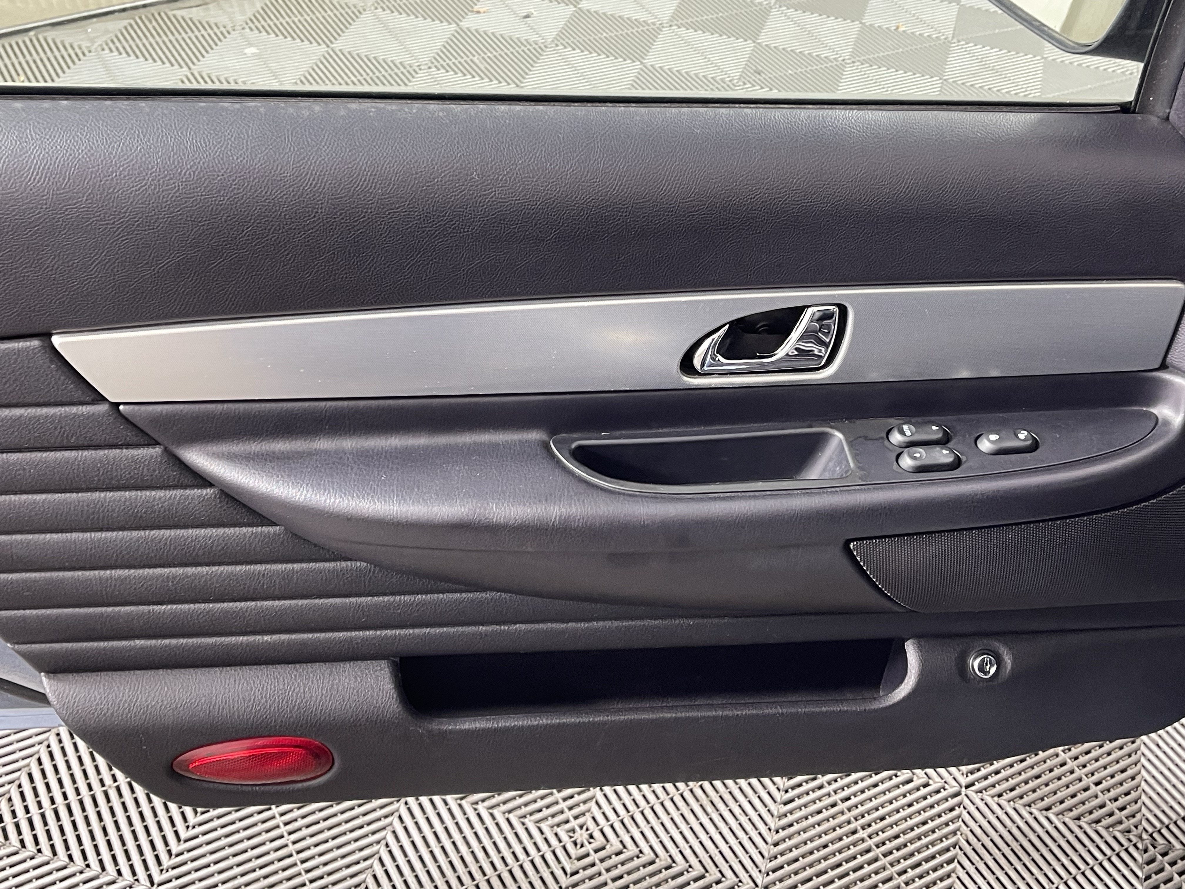 2005 Ford Thunderbird Base