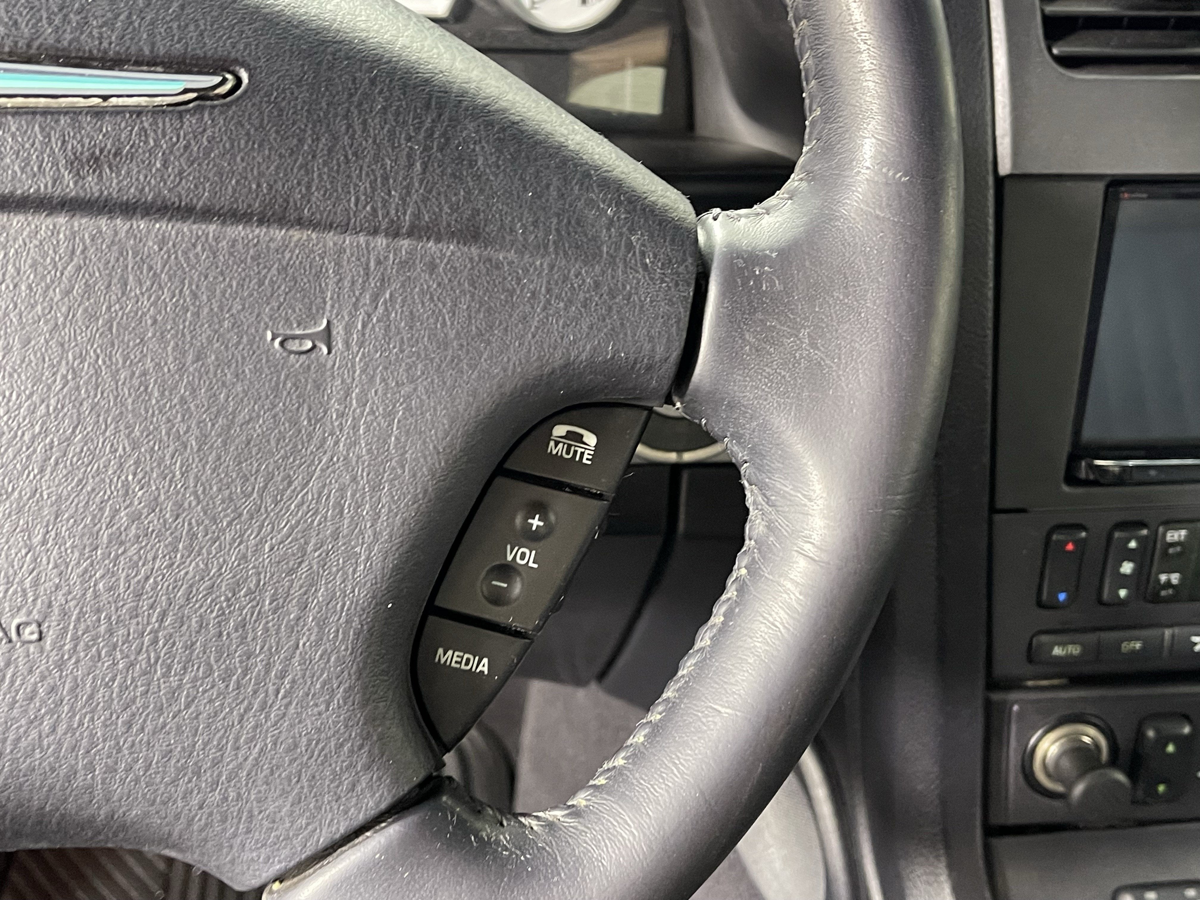 2005 Ford Thunderbird Base