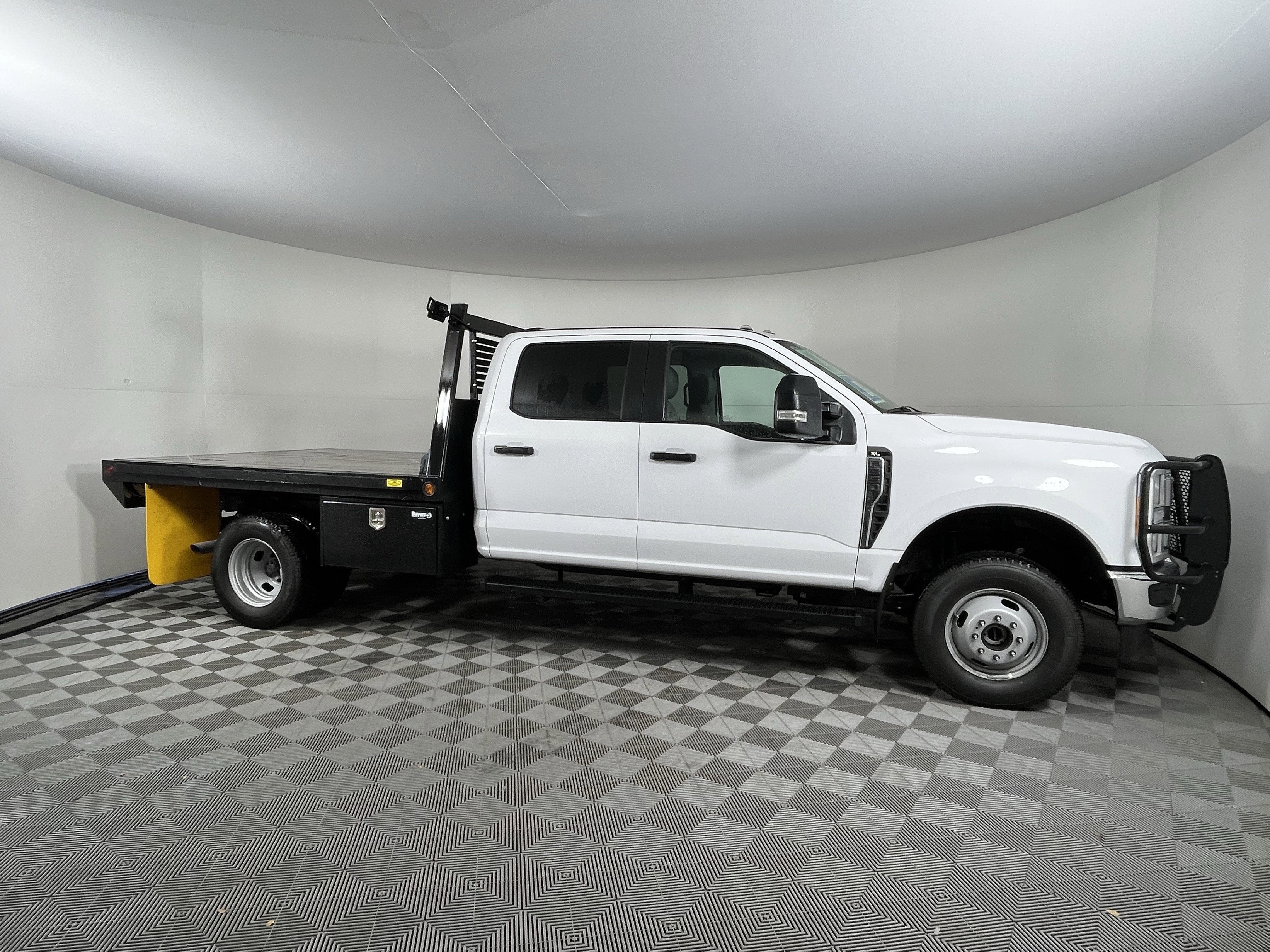 2023 Ford Super Duty F-350 DRW Base