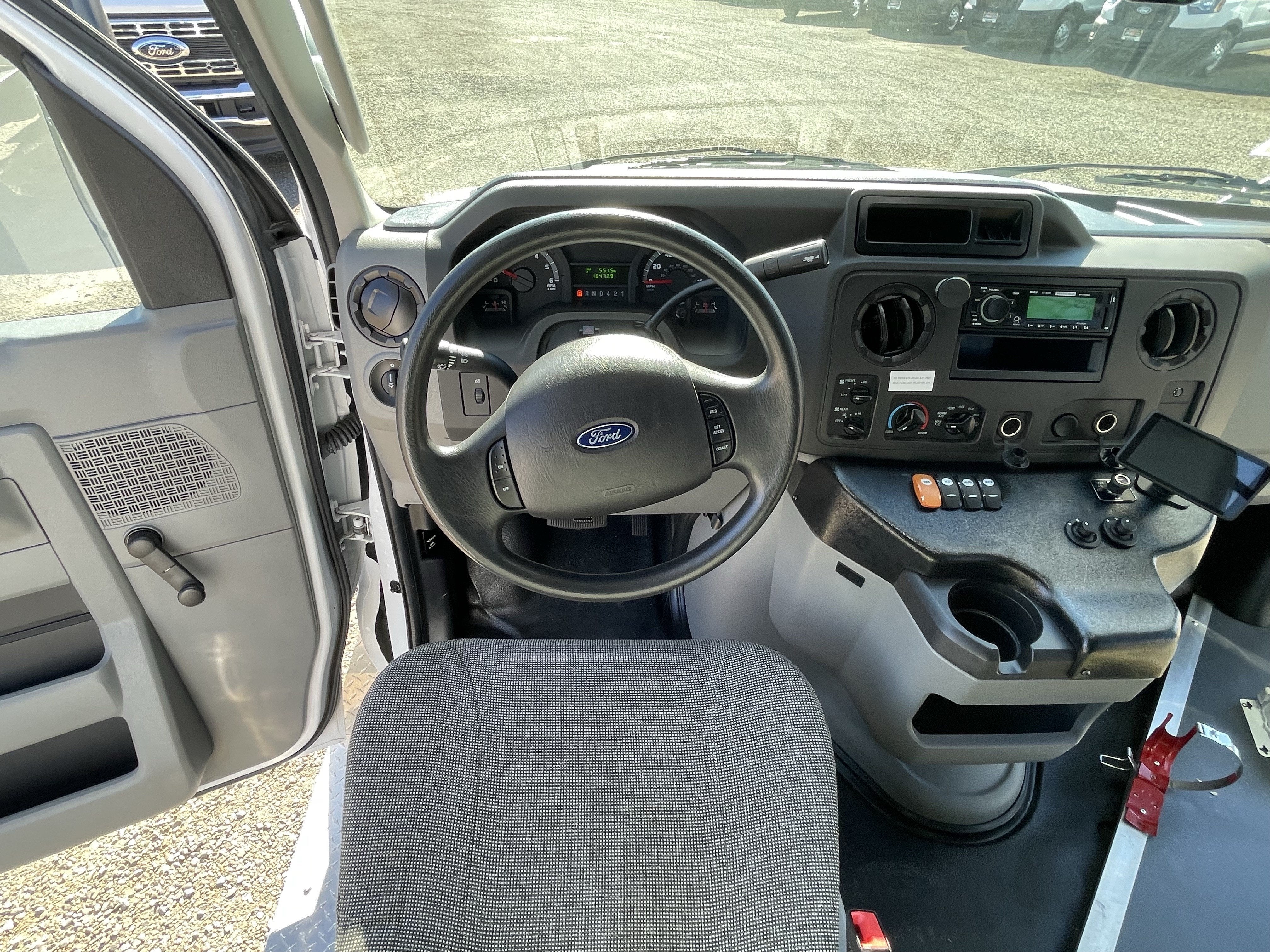 2017 Ford E-Series Cutaway Base
