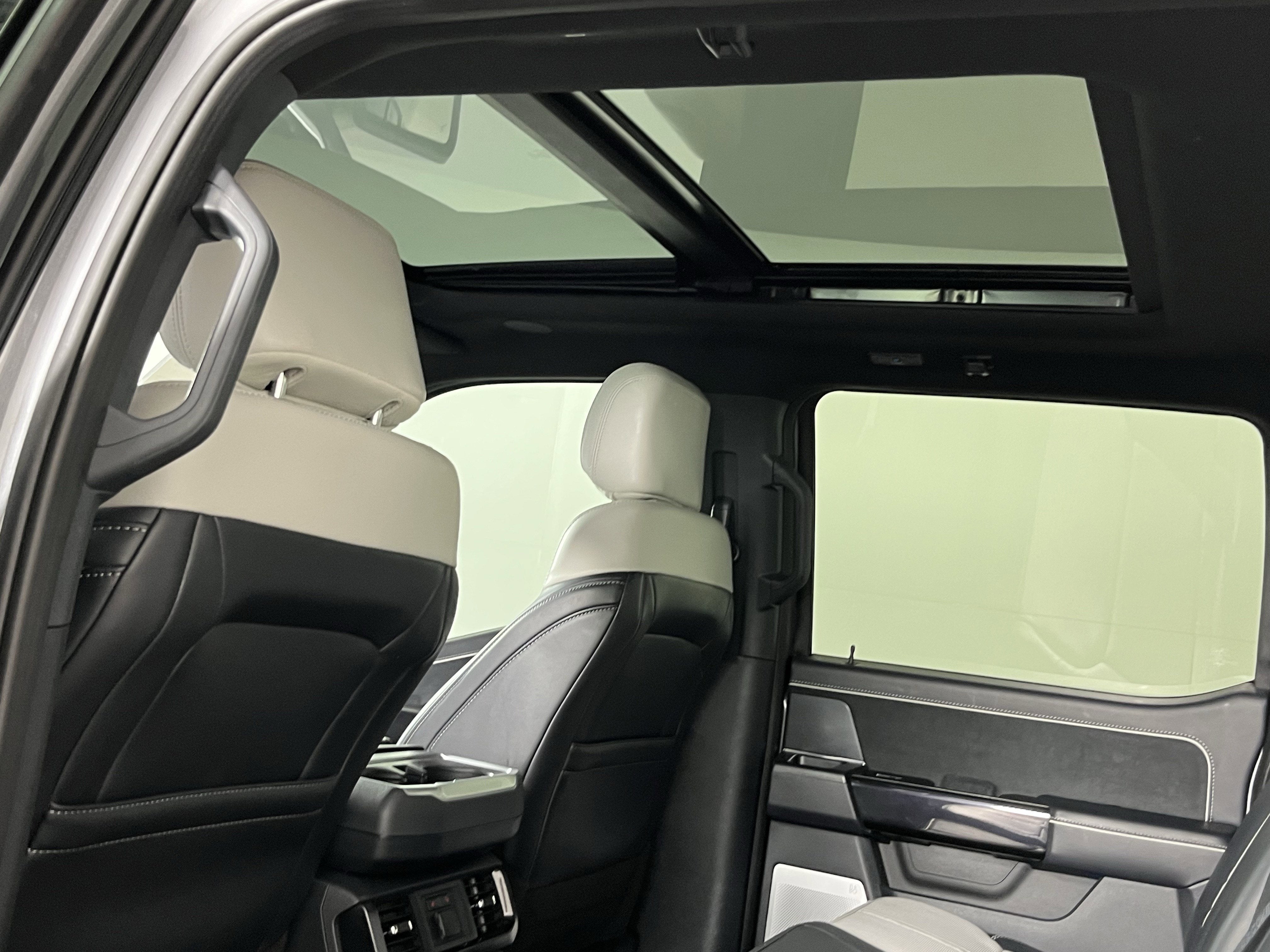 2025 Ford F-150 Lightning Platinum