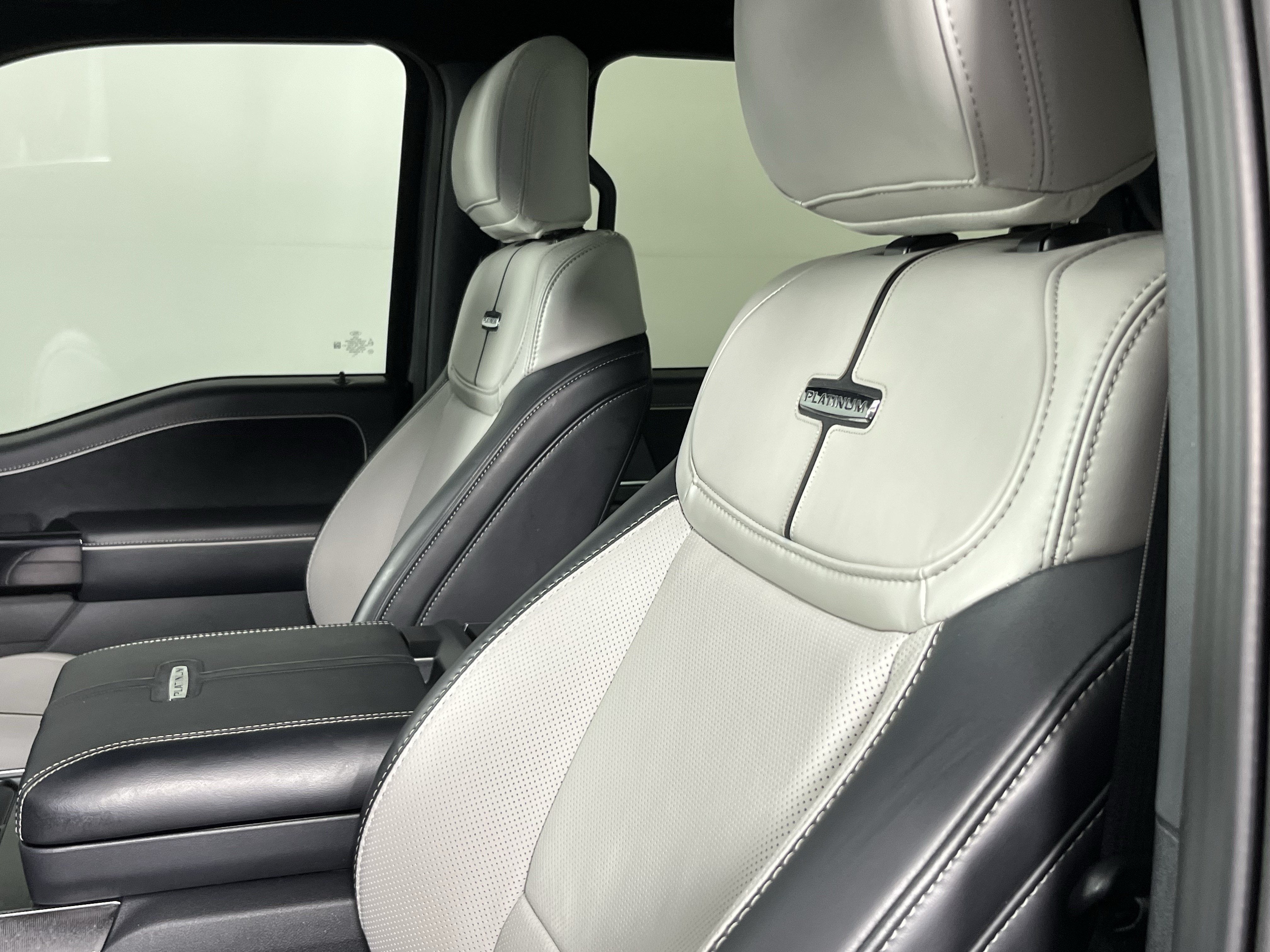 2025 Ford F-150 Lightning Platinum