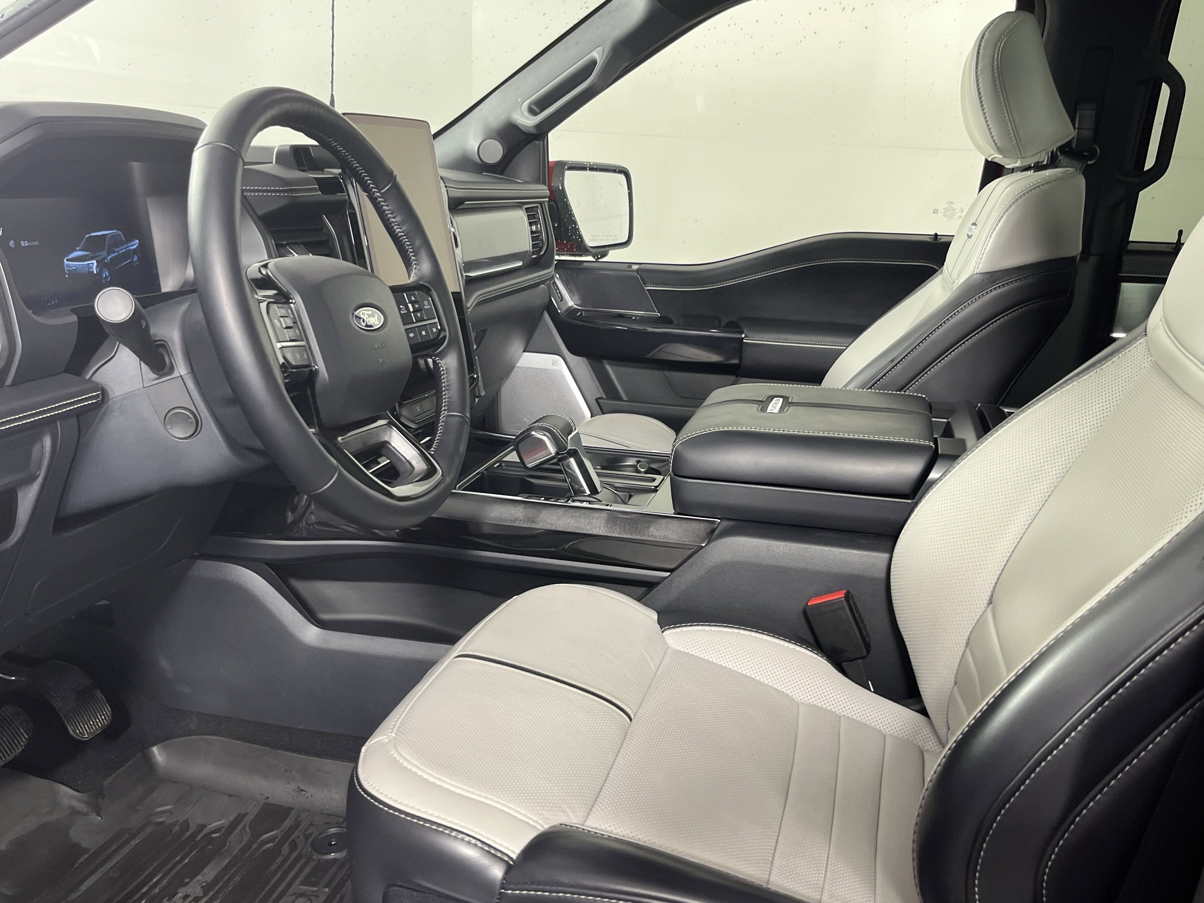 2025 Ford F-150 Lightning Platinum