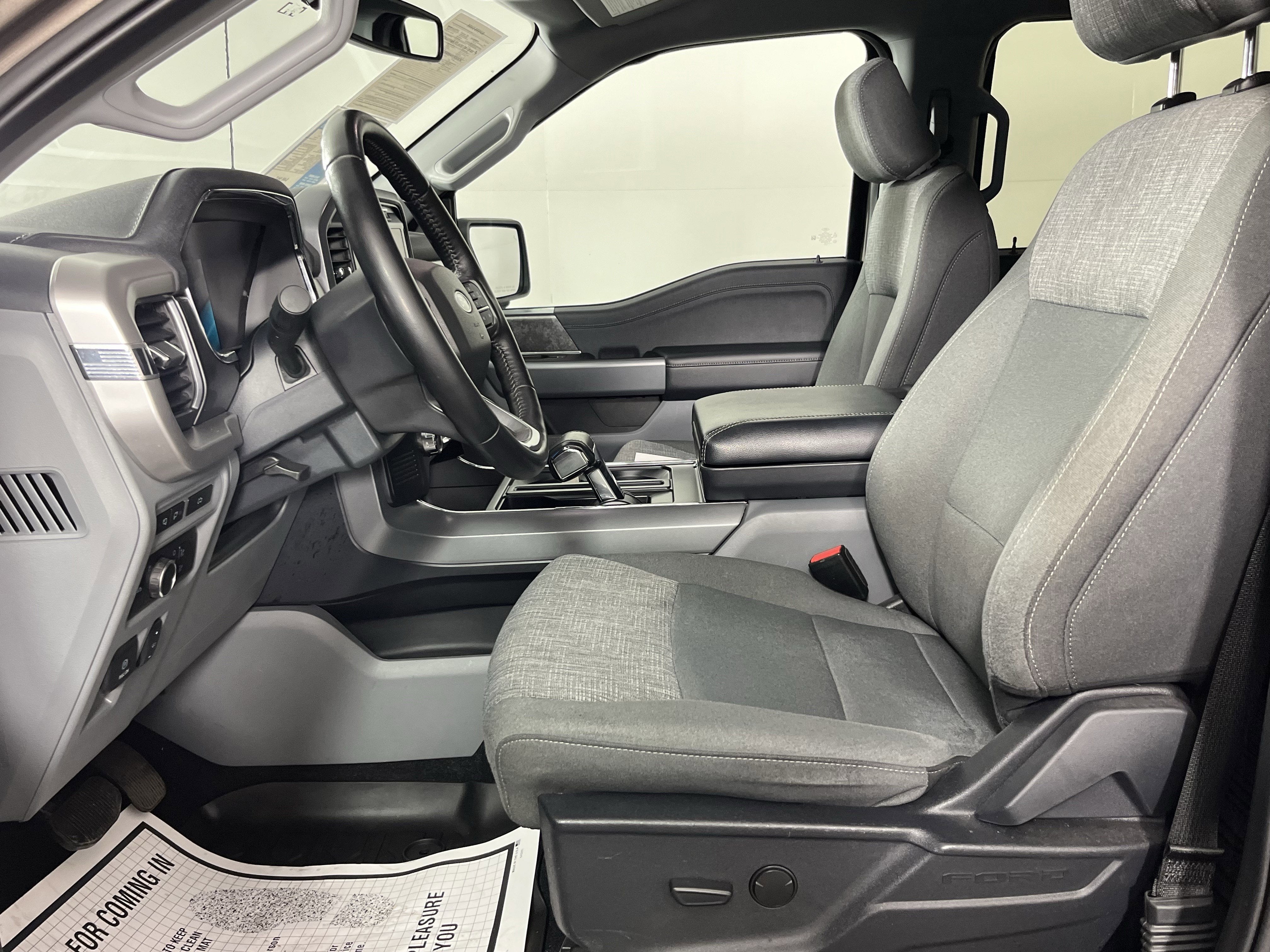 2022 Ford F-150 Lightning Base