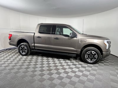 2022 Ford F-150 Lightning Base
