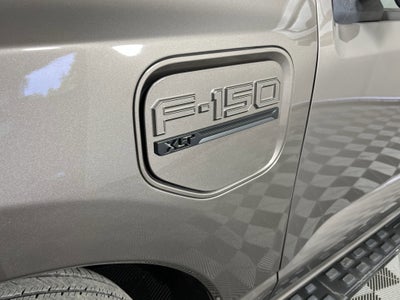 2022 Ford F-150 Lightning Base