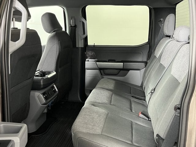 2022 Ford F-150 Lightning Base