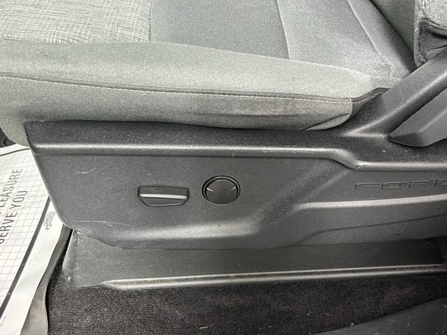 2022 Ford F-150 Lightning Base