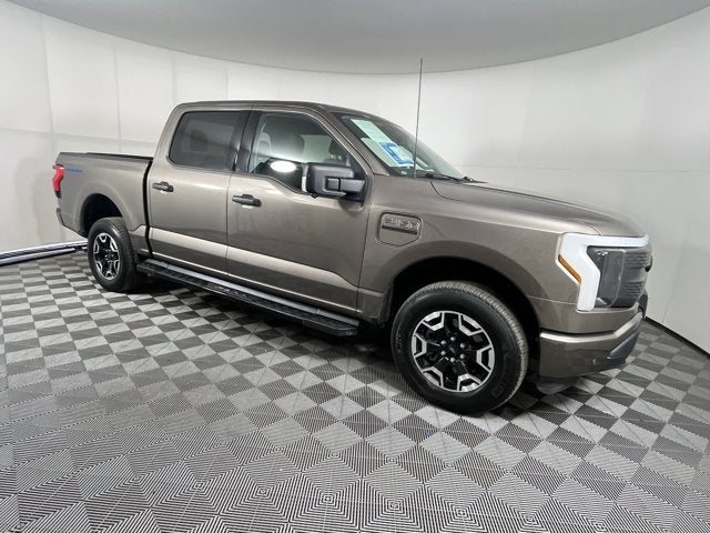 2022 Ford F-150 Lightning Base