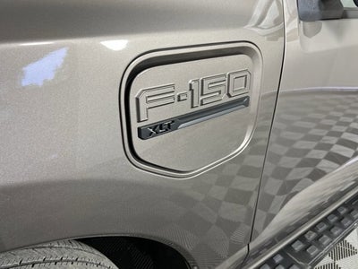 2022 Ford F-150 Lightning Base