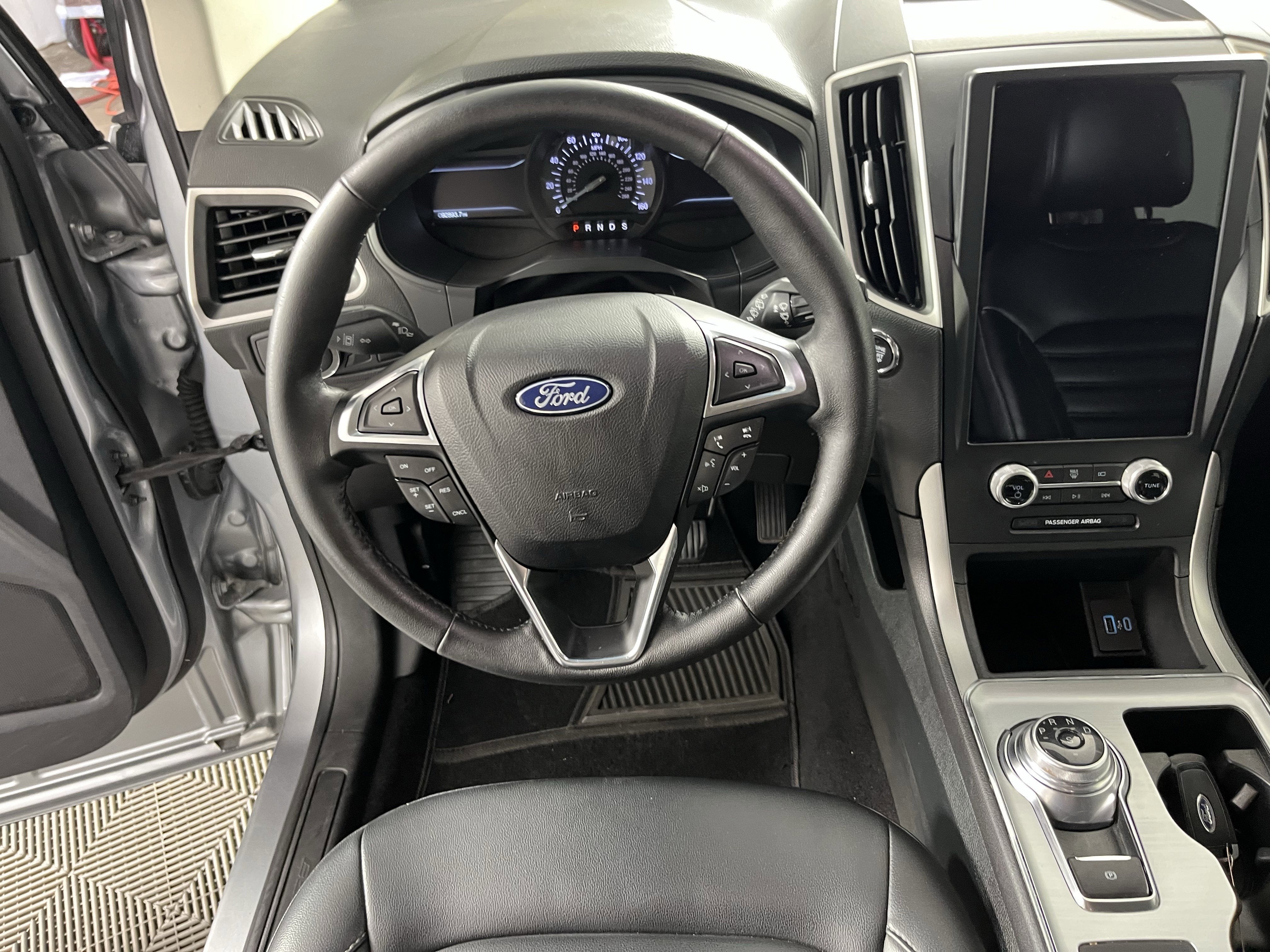 2022 Ford Edge Base