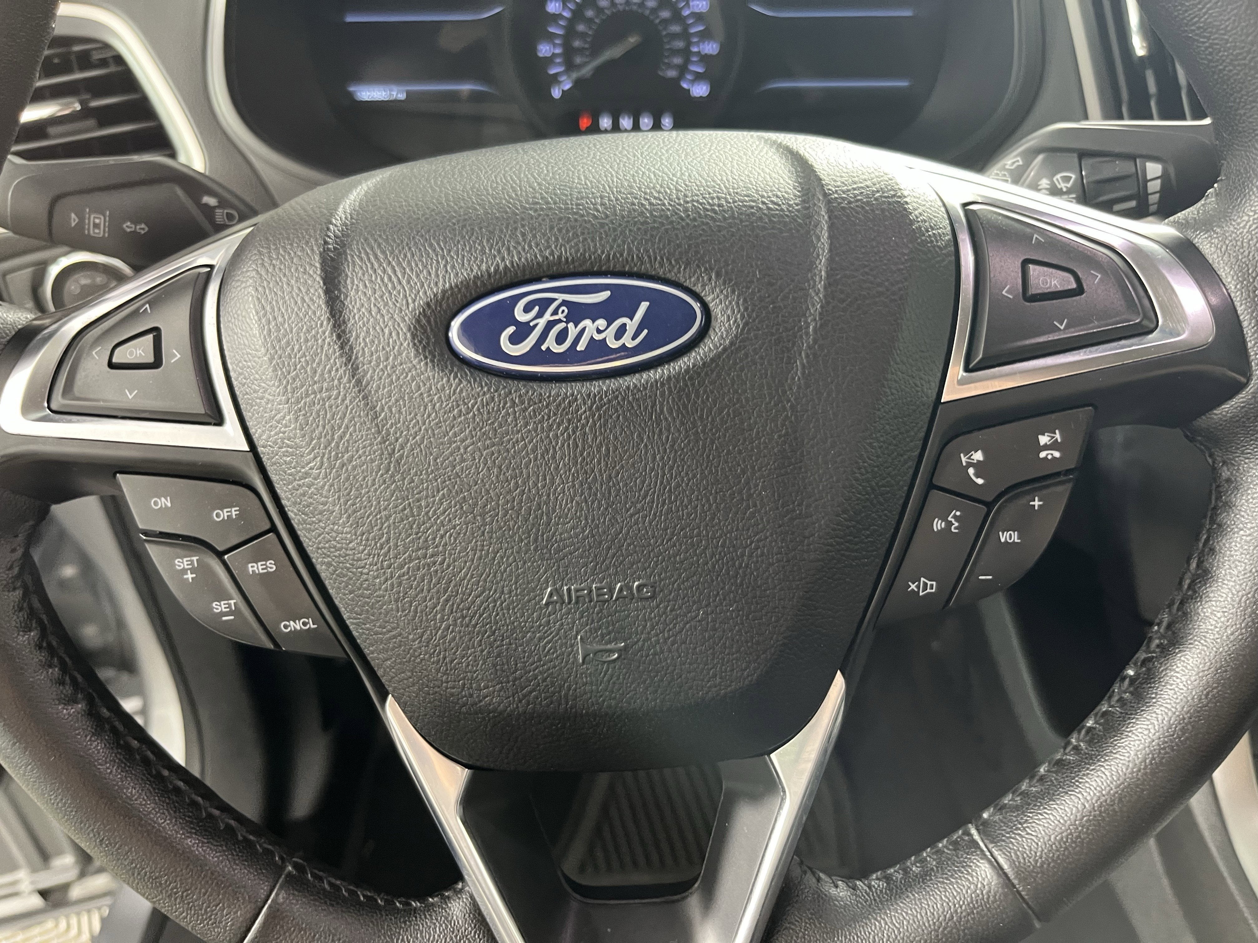 2022 Ford Edge Base