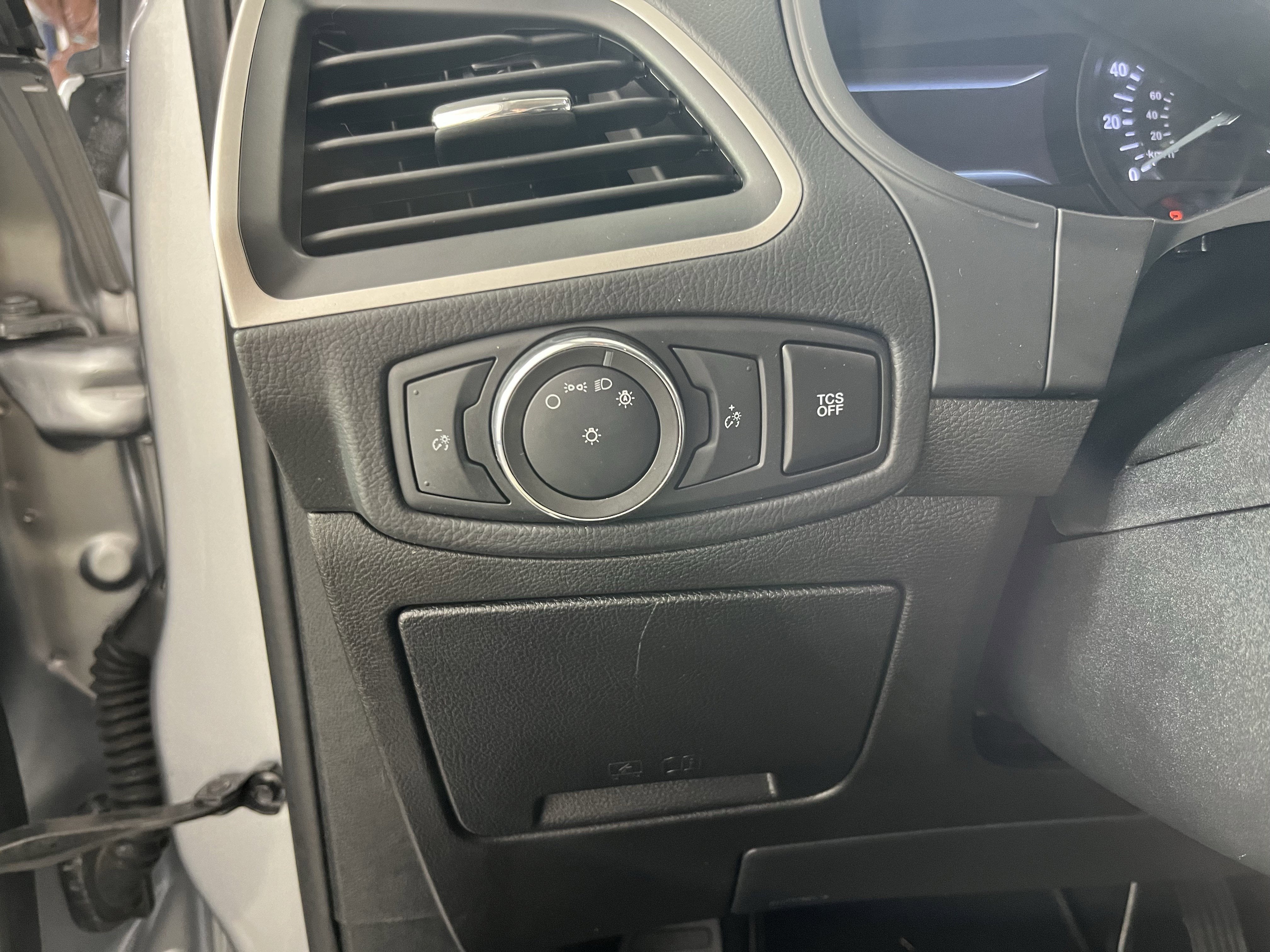 2022 Ford Edge Base