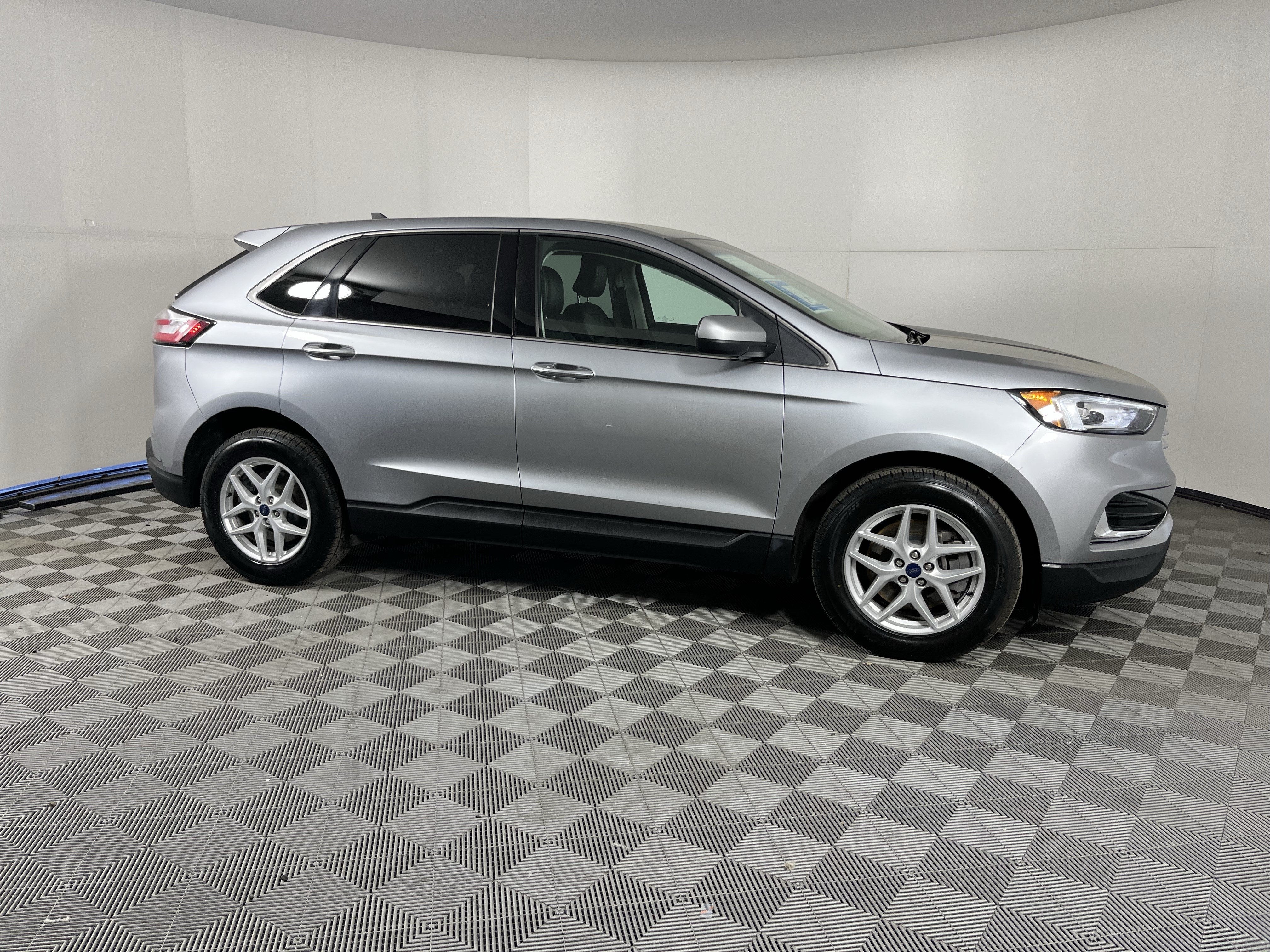 2022 Ford Edge Base