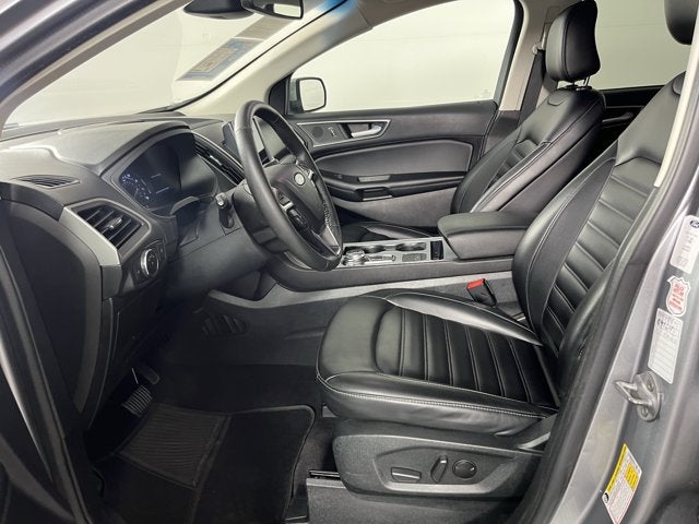 2022 Ford Edge Base