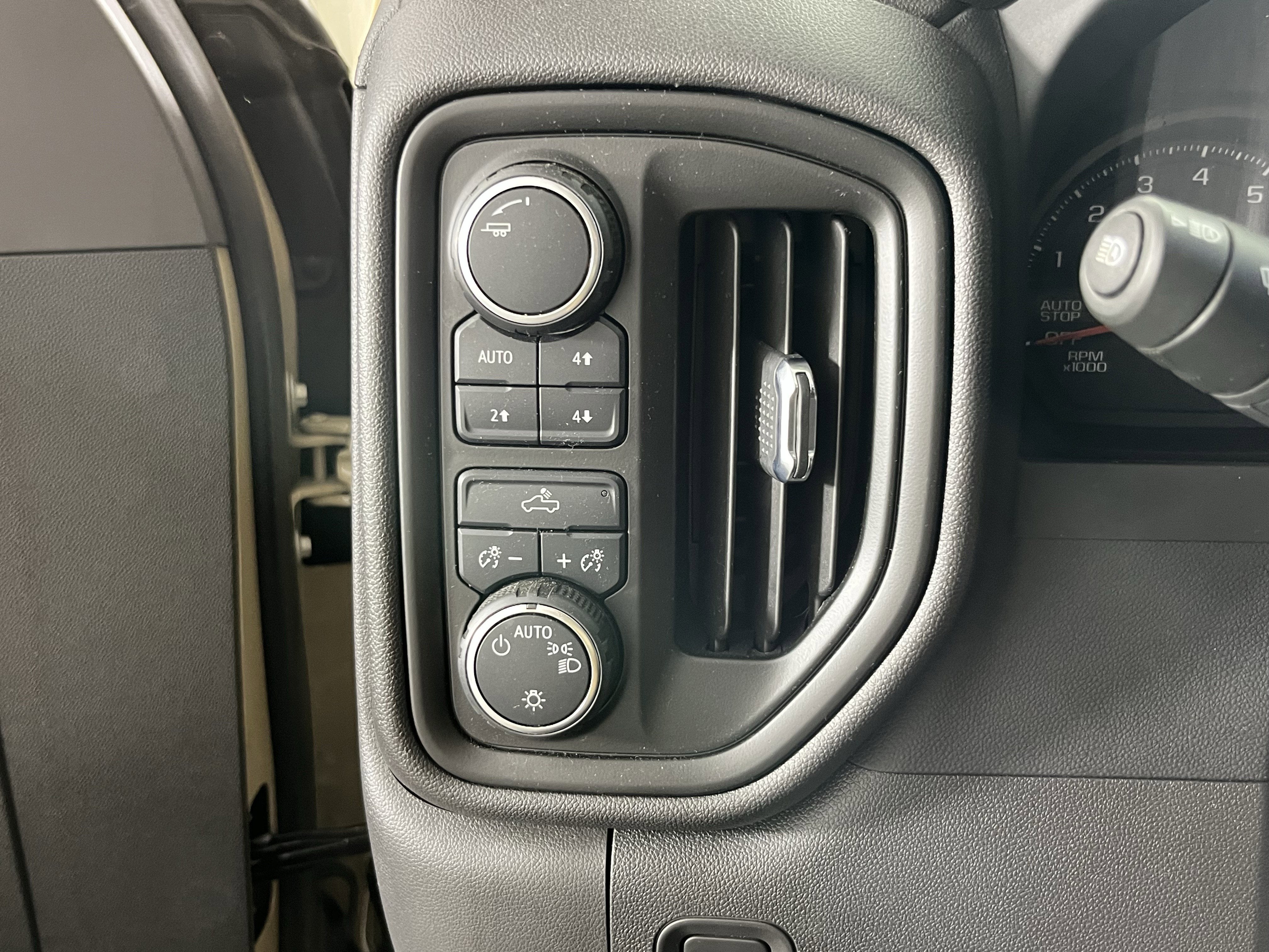 2022 Chevrolet Silverado 1500 Custom Trail Boss