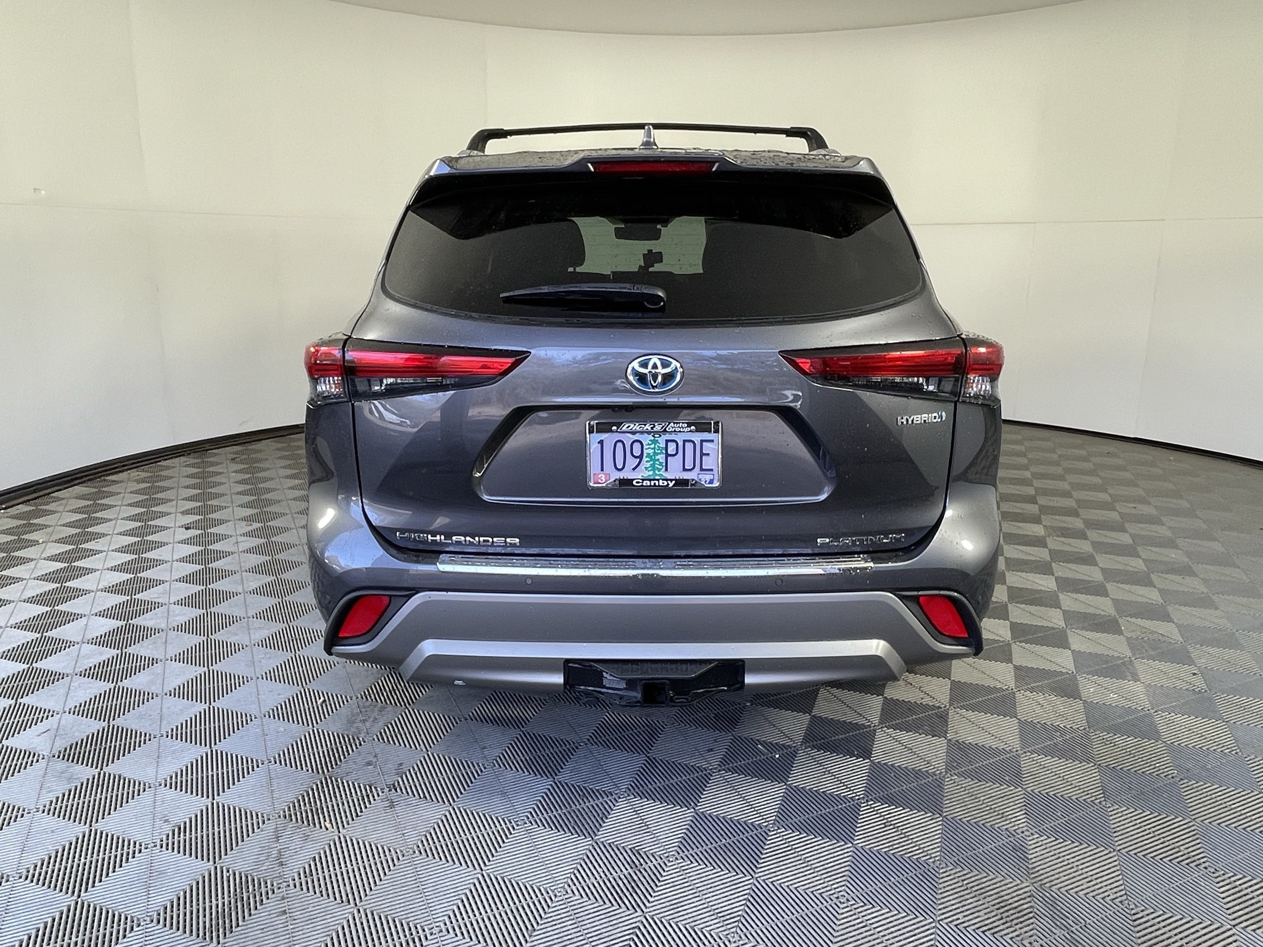 2023 Toyota Highlander Hybrid Platinum
