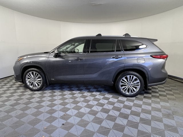 2023 Toyota Highlander Hybrid Platinum