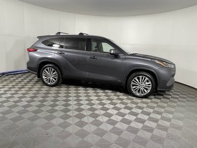 2023 Toyota Highlander Hybrid Platinum