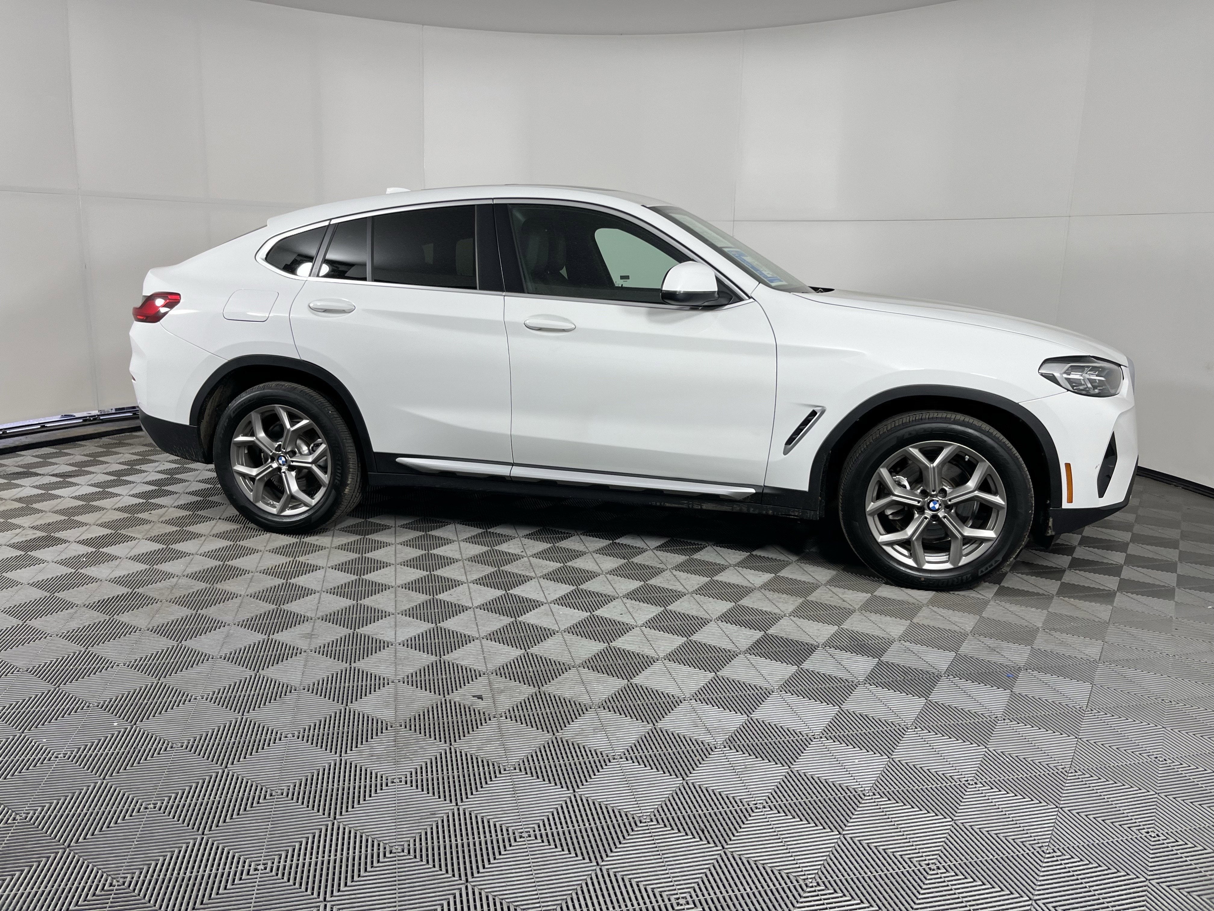 2025 BMW X4 xDrive30i