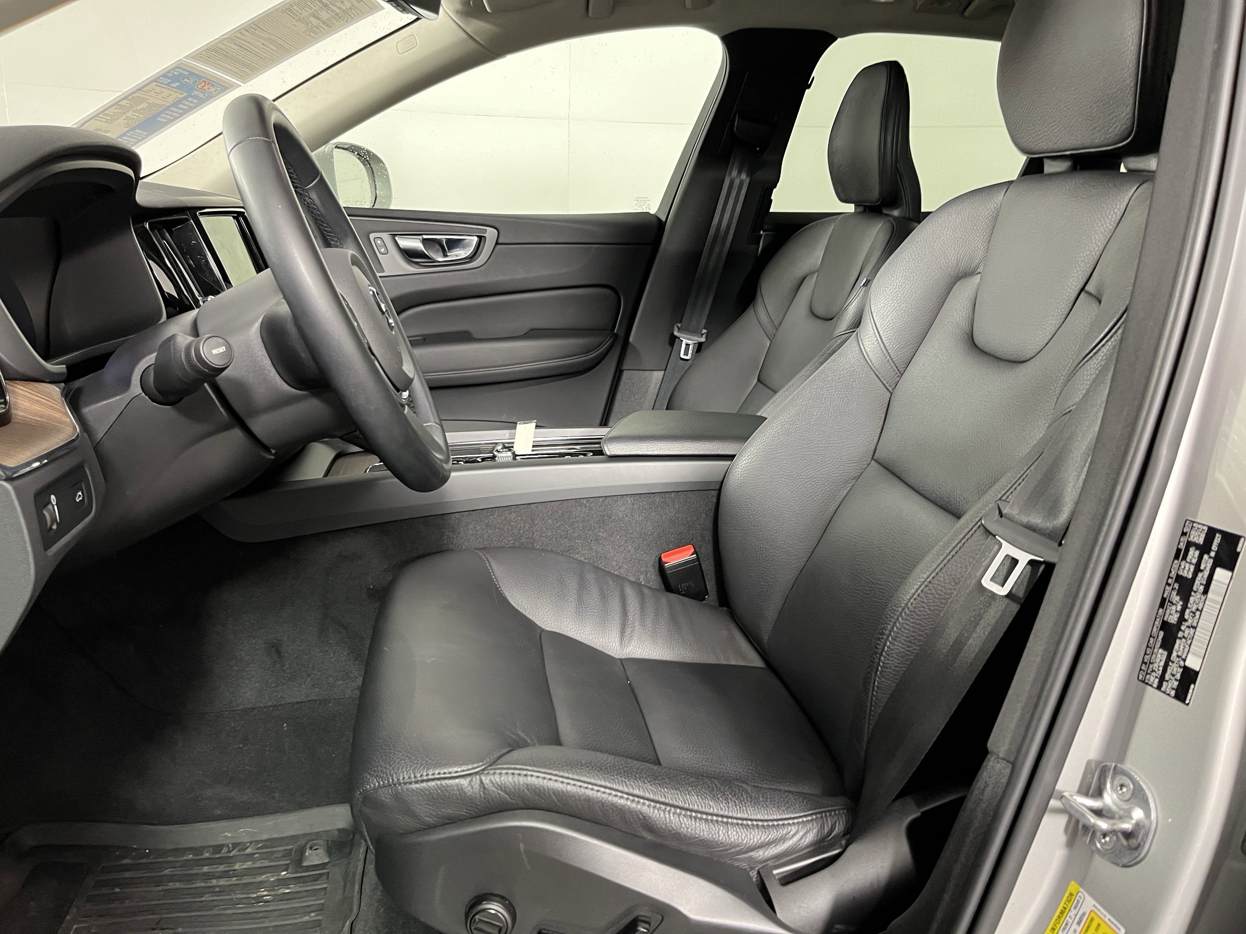 2022 Volvo XC60 Momentum