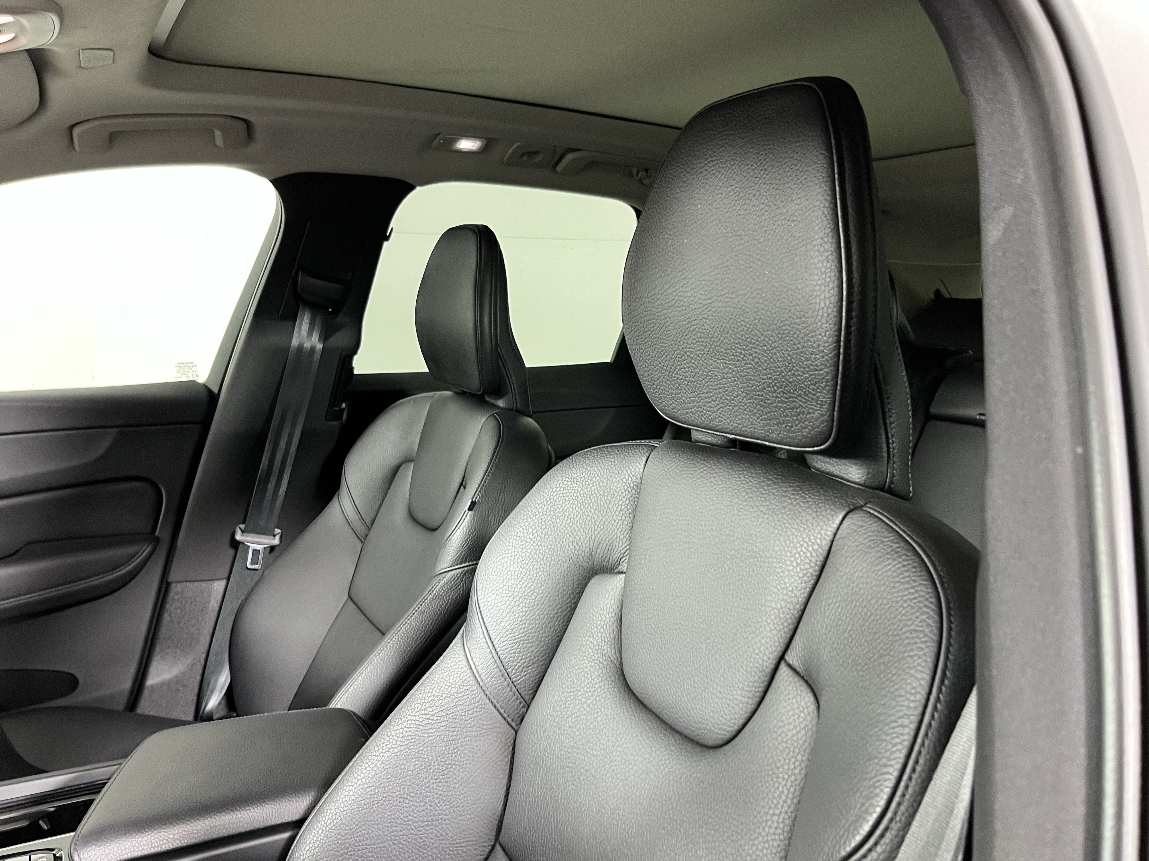 2022 Volvo XC60 Momentum