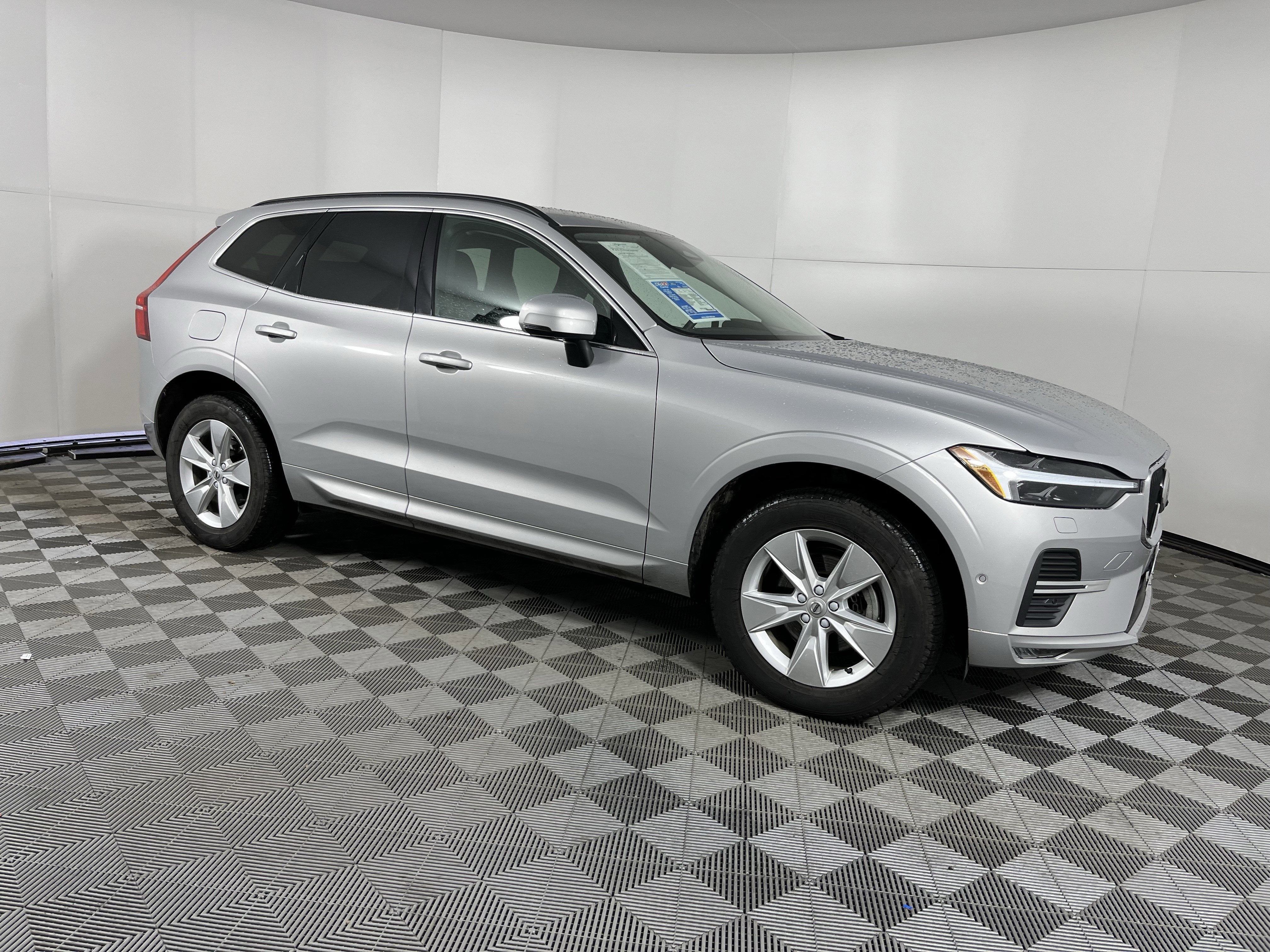2022 Volvo XC60 Momentum