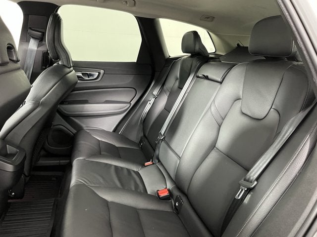 2022 Volvo XC60 Momentum