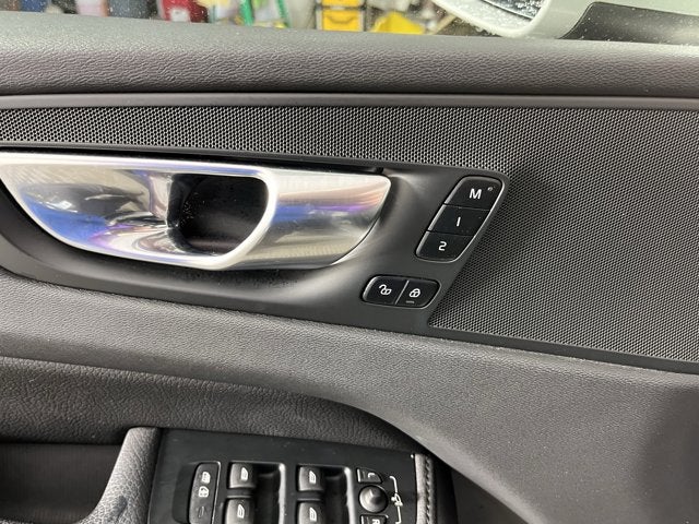 2022 Volvo XC60 Momentum