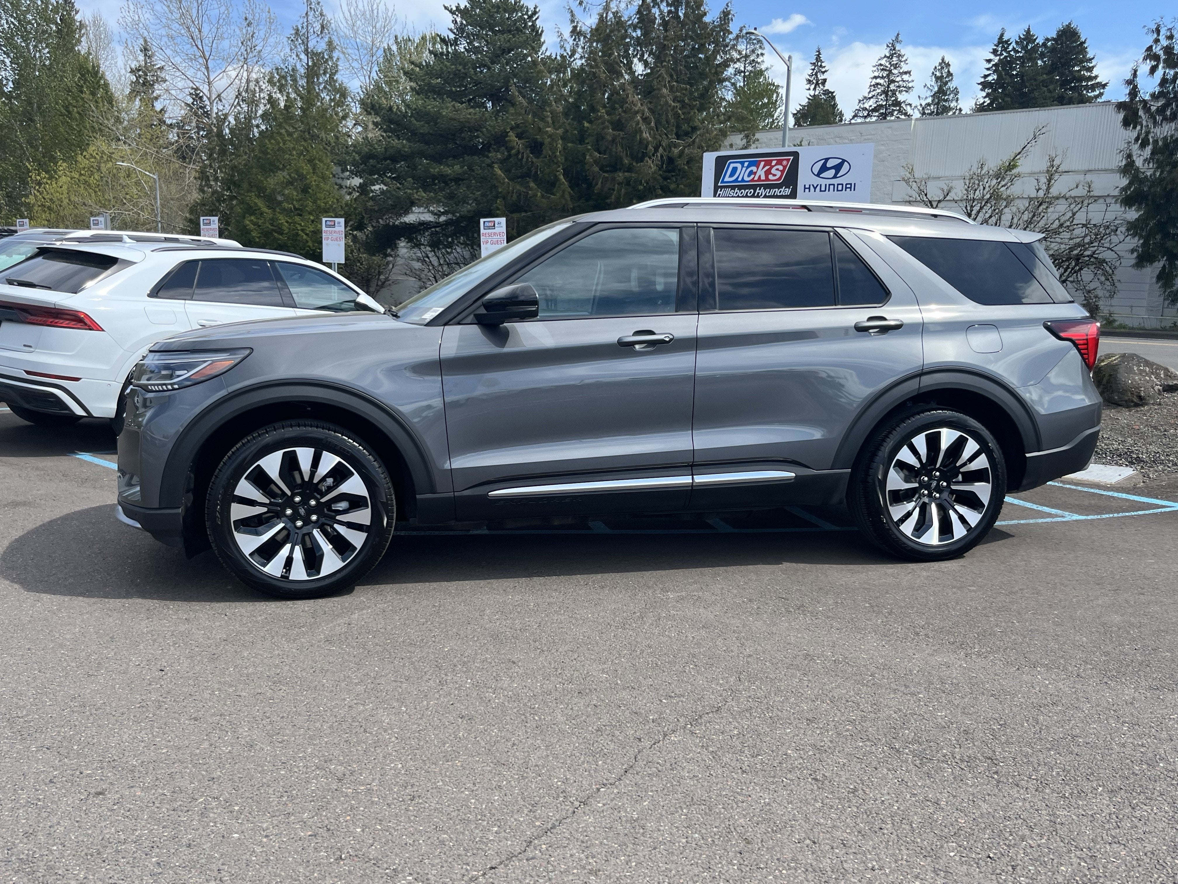2025 Ford Explorer Platinum
