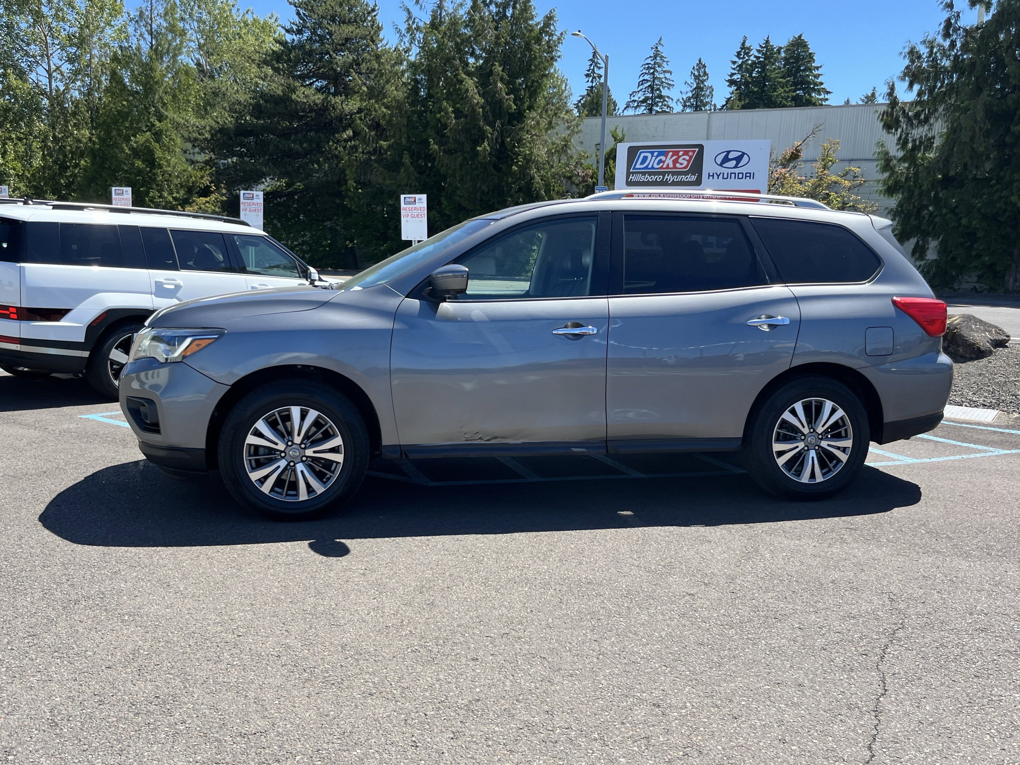 2019 Nissan Pathfinder SL