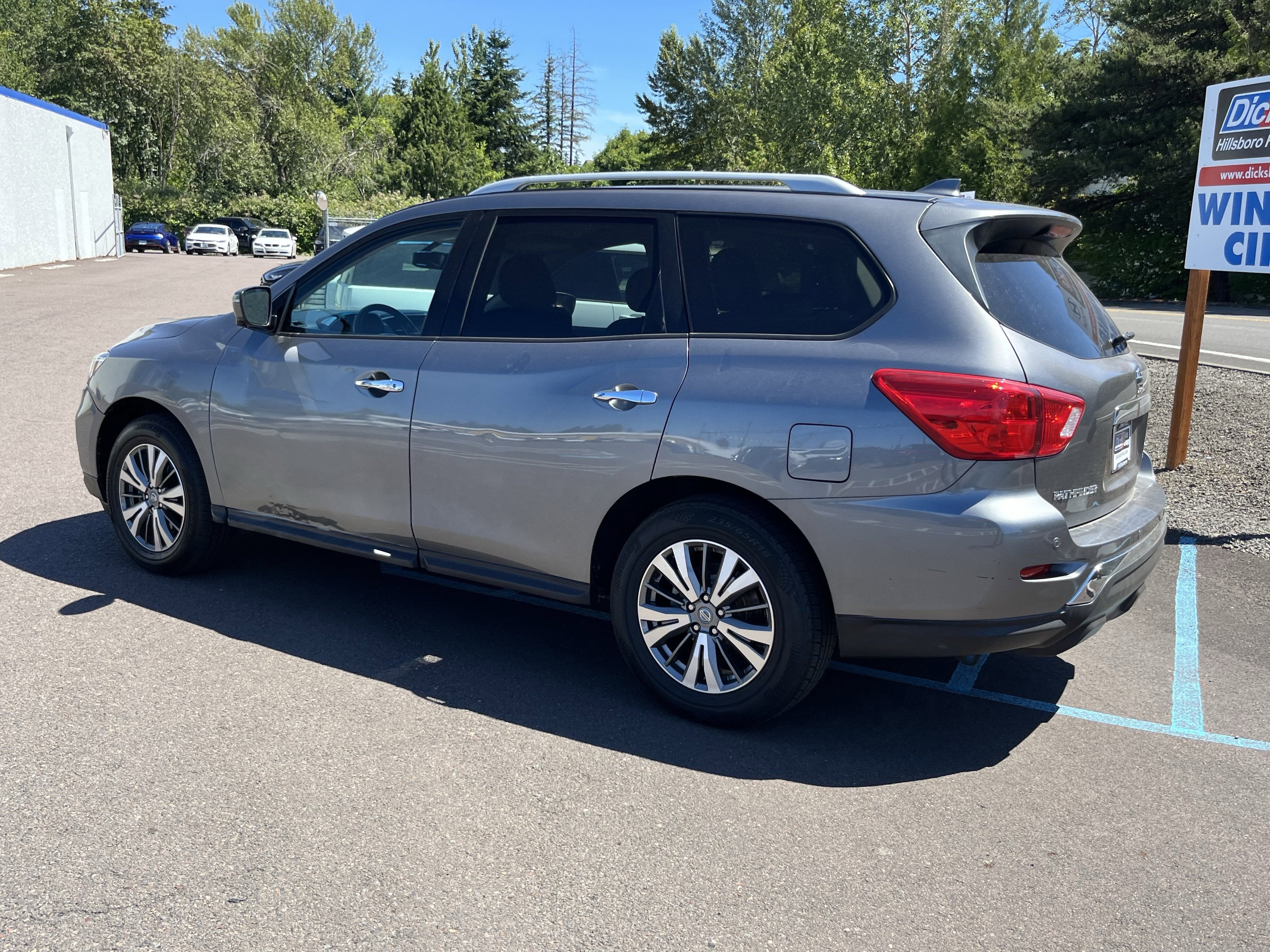 2019 Nissan Pathfinder SL