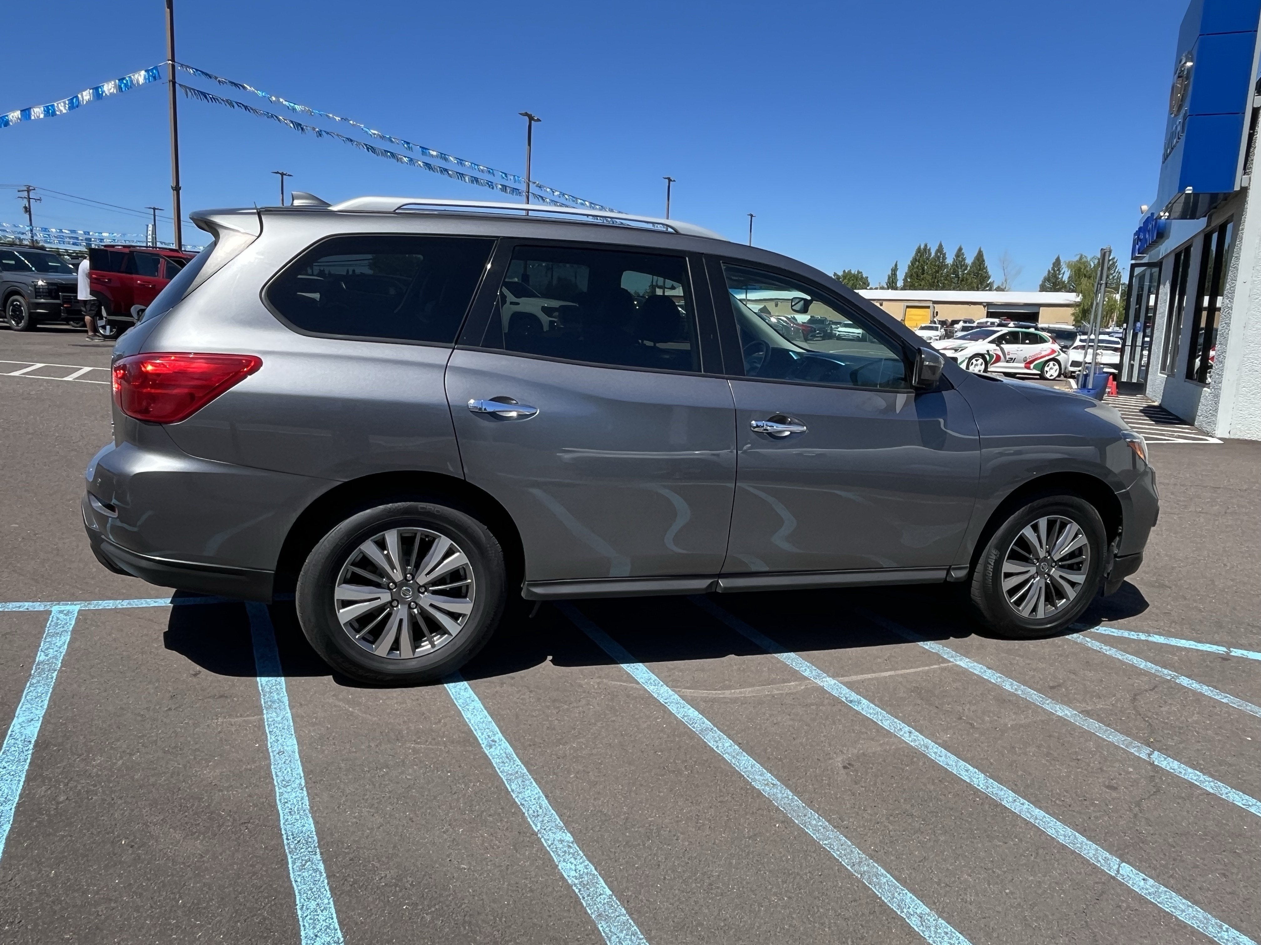 2019 Nissan Pathfinder SL