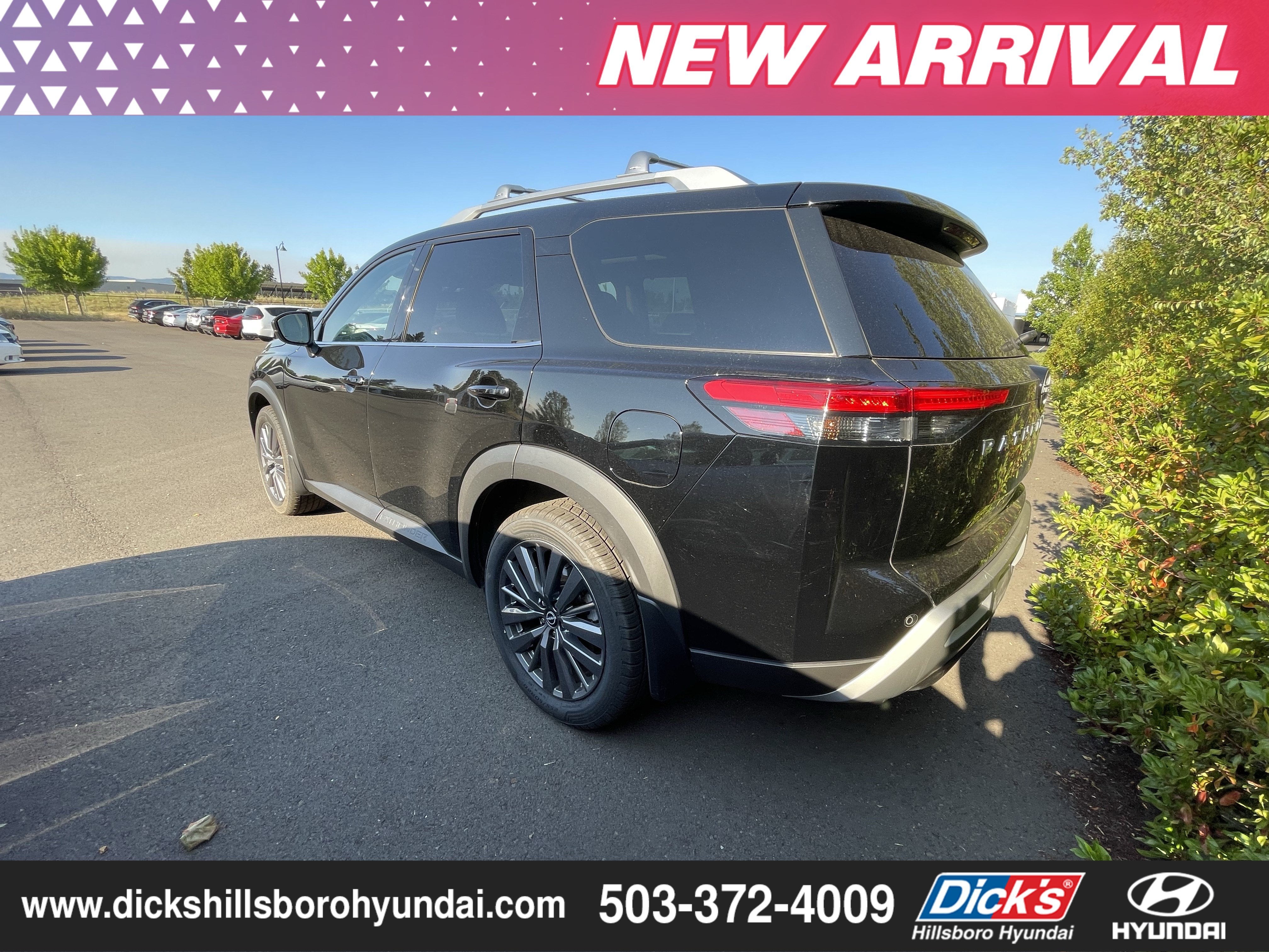 2023 Nissan Pathfinder SL