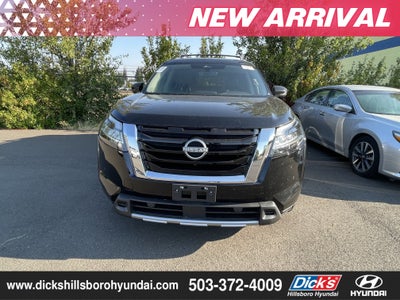 2023 Nissan Pathfinder SL