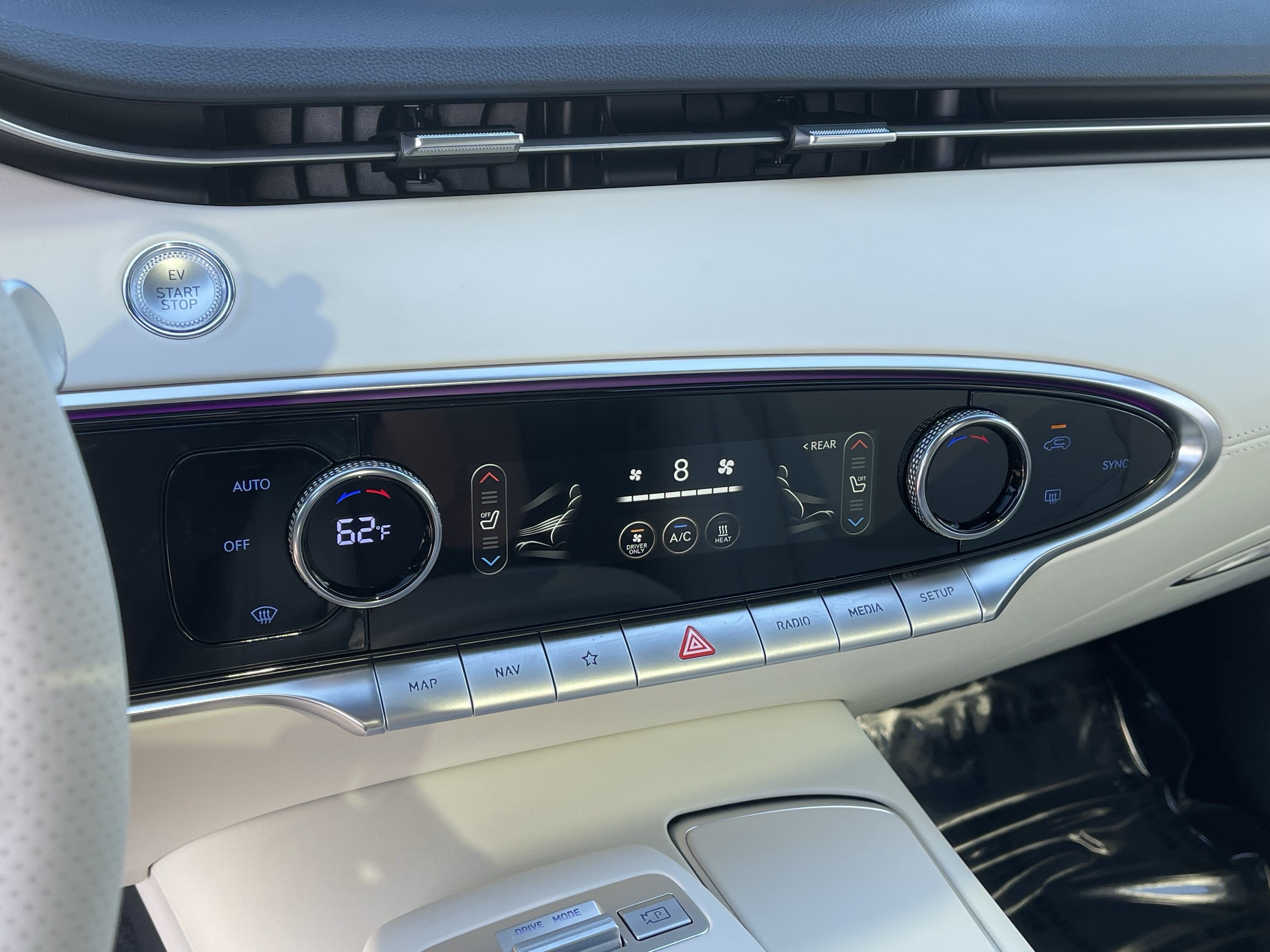 2025 Genesis Electrified GV70 Advanced