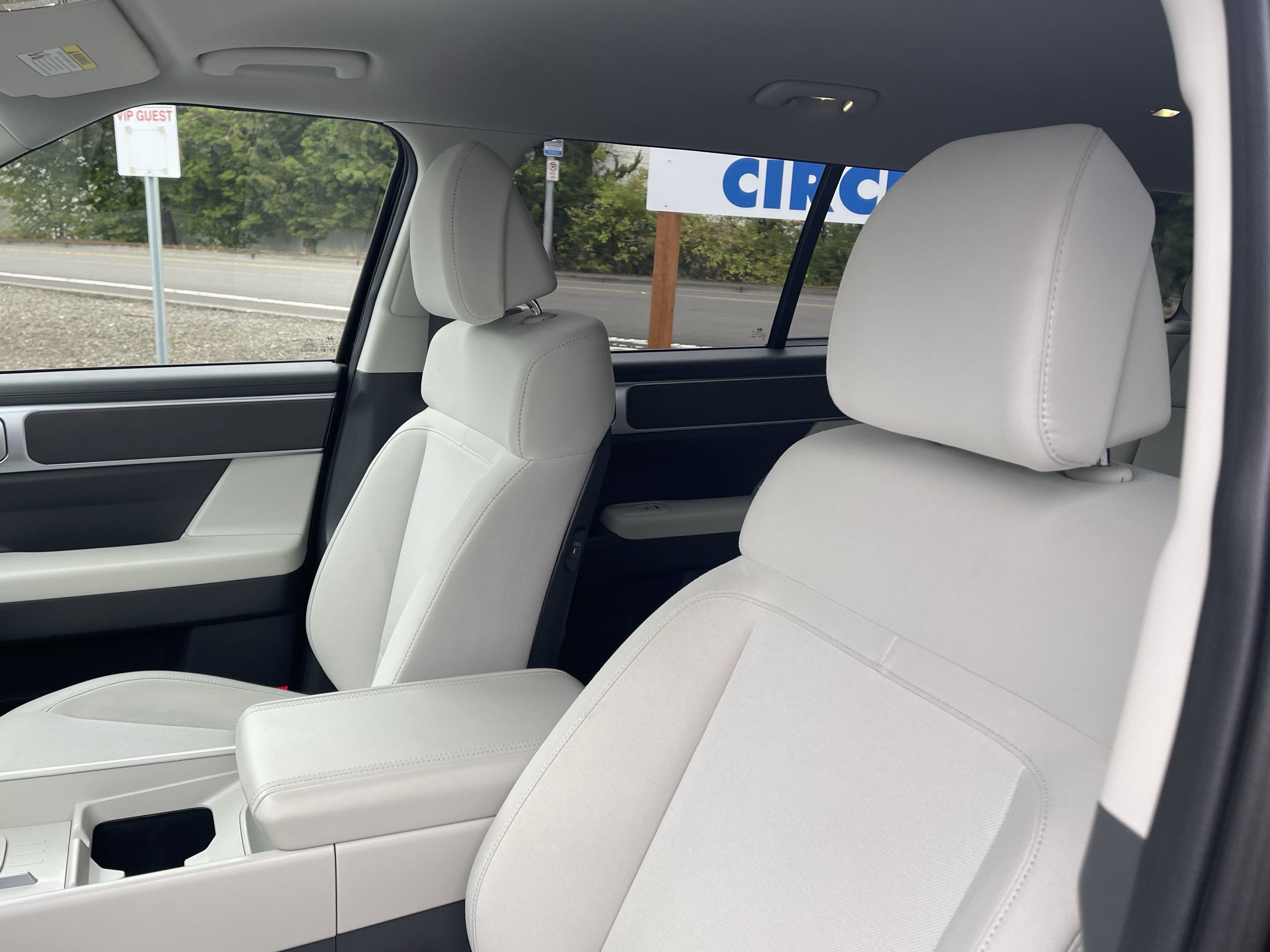 2025 Hyundai SANTA FE SE