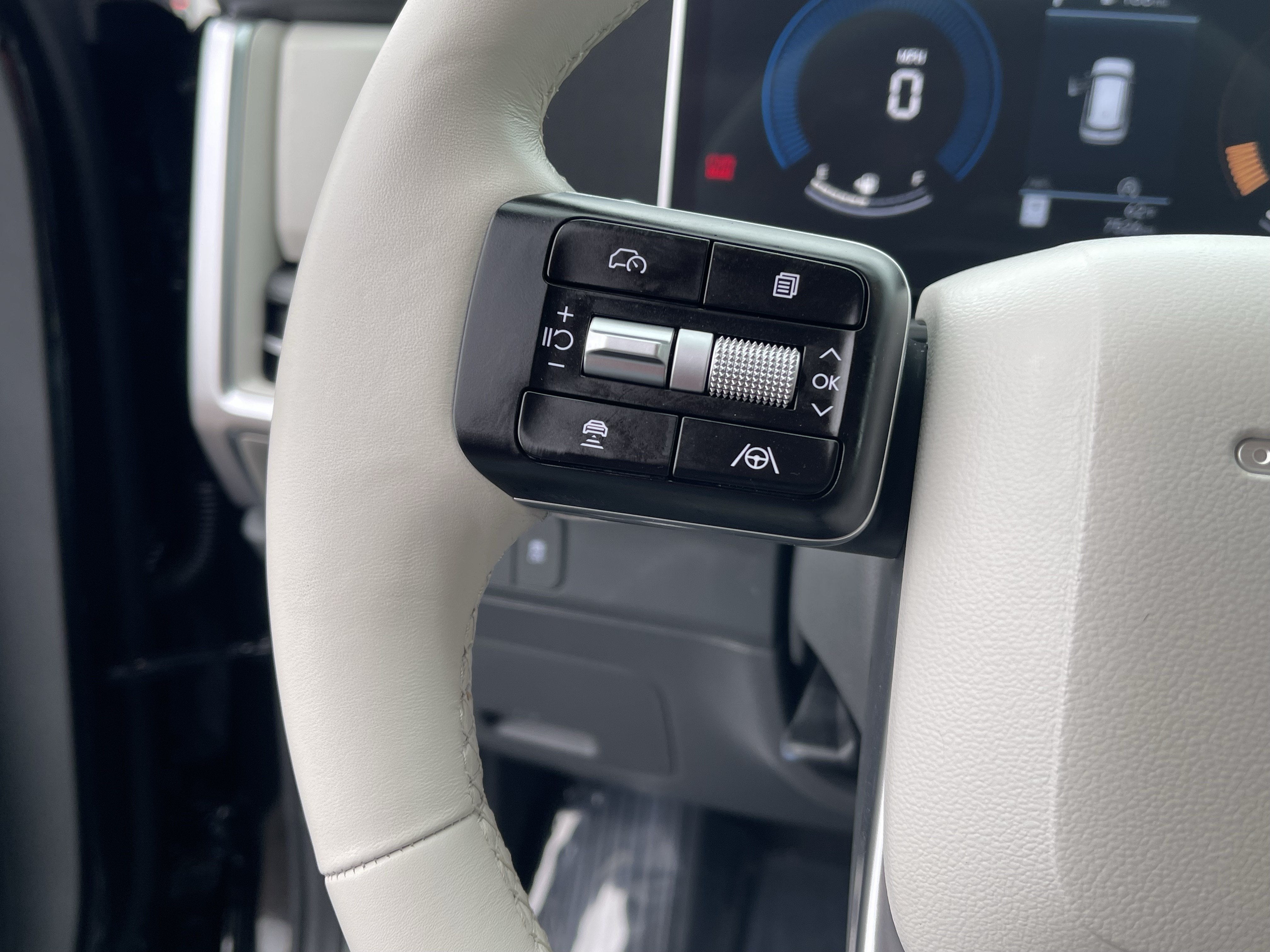 2025 Hyundai SANTA FE SE