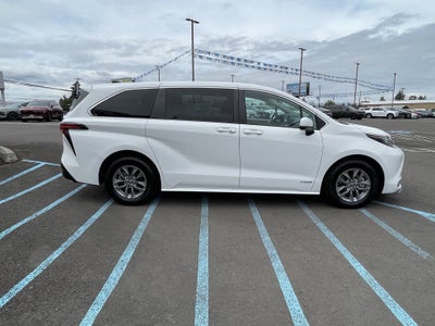 2021 Toyota Sienna LE