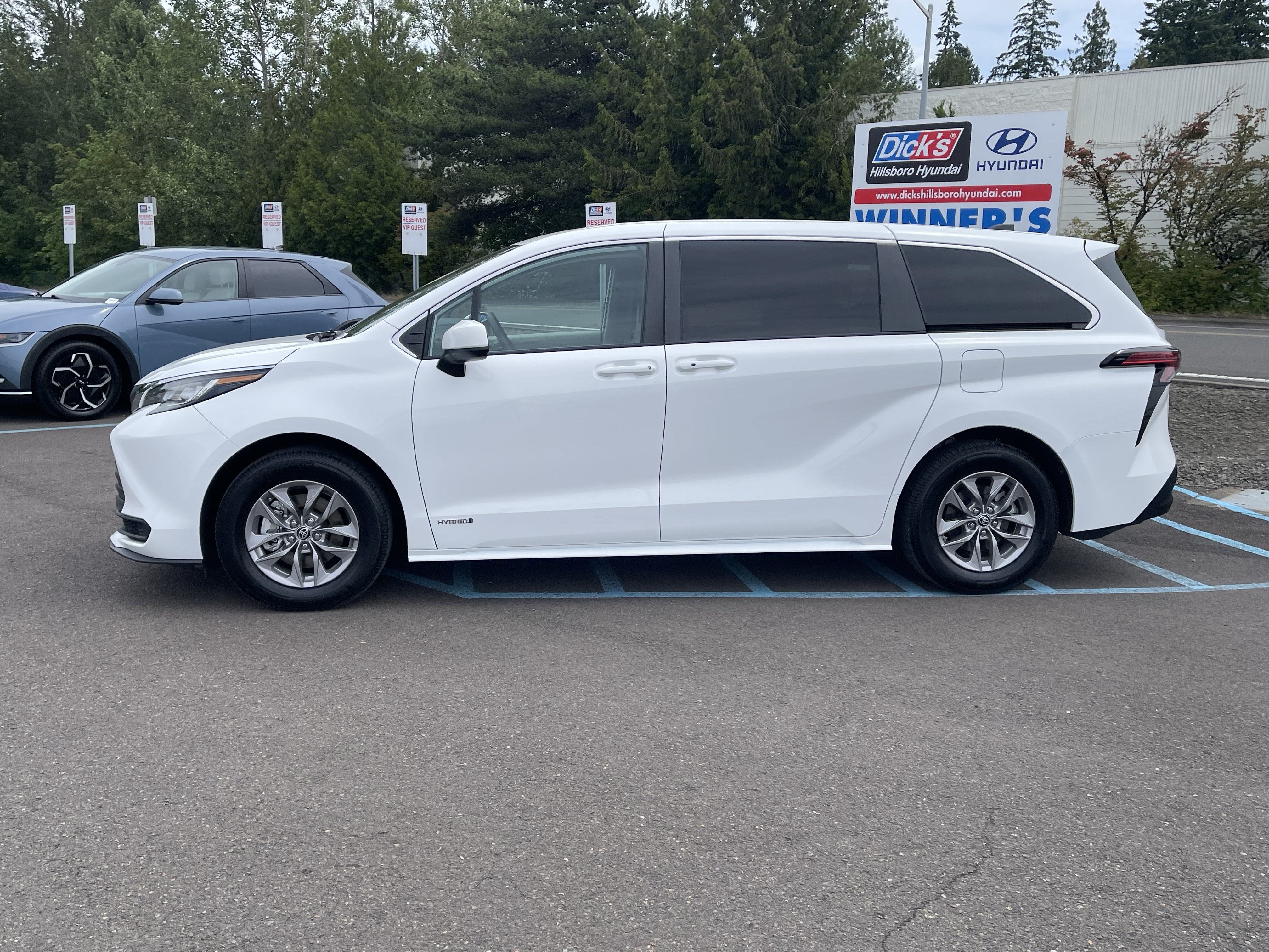 2021 Toyota Sienna LE