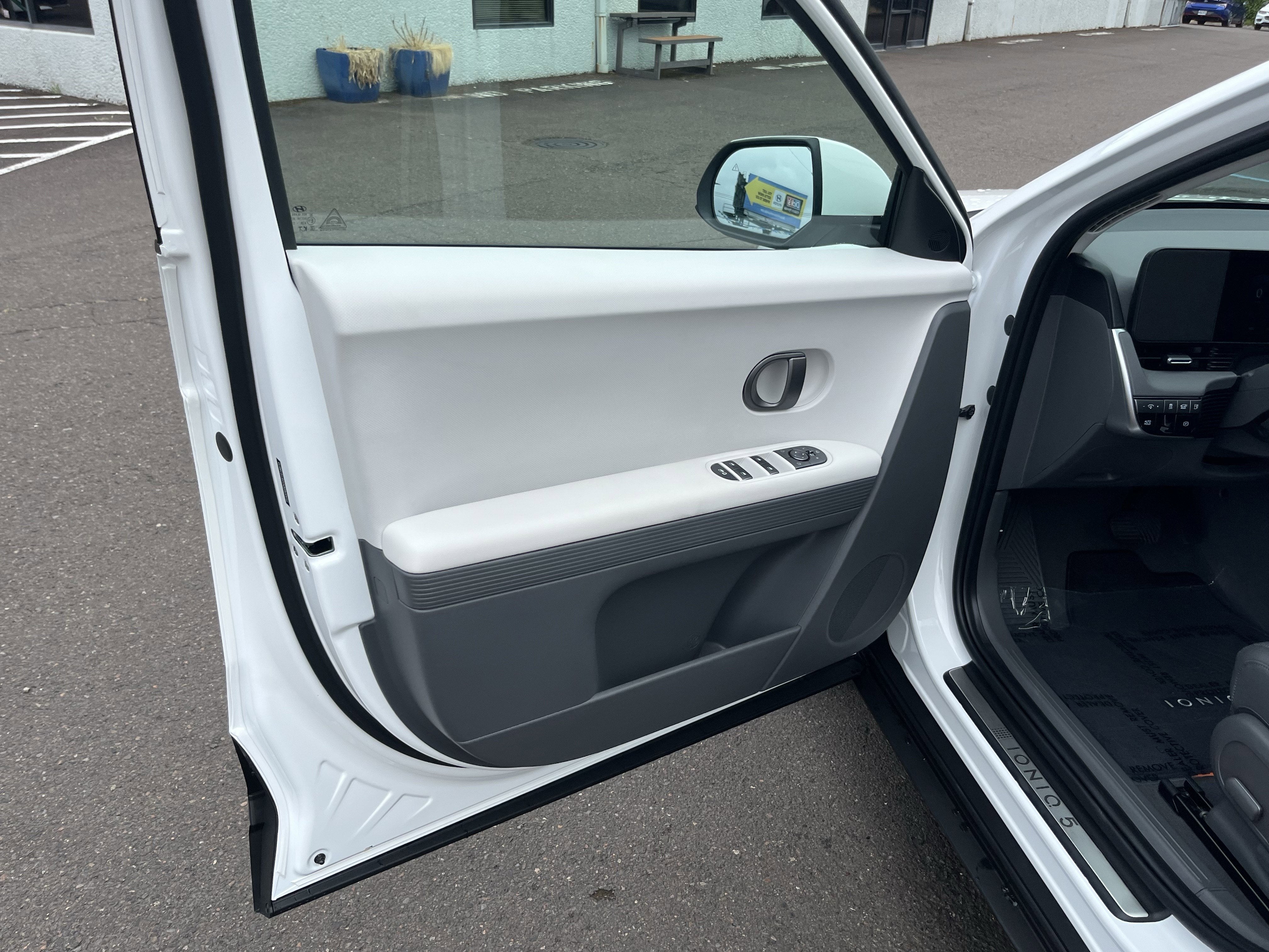 2025 Hyundai IONIQ 5 SEL