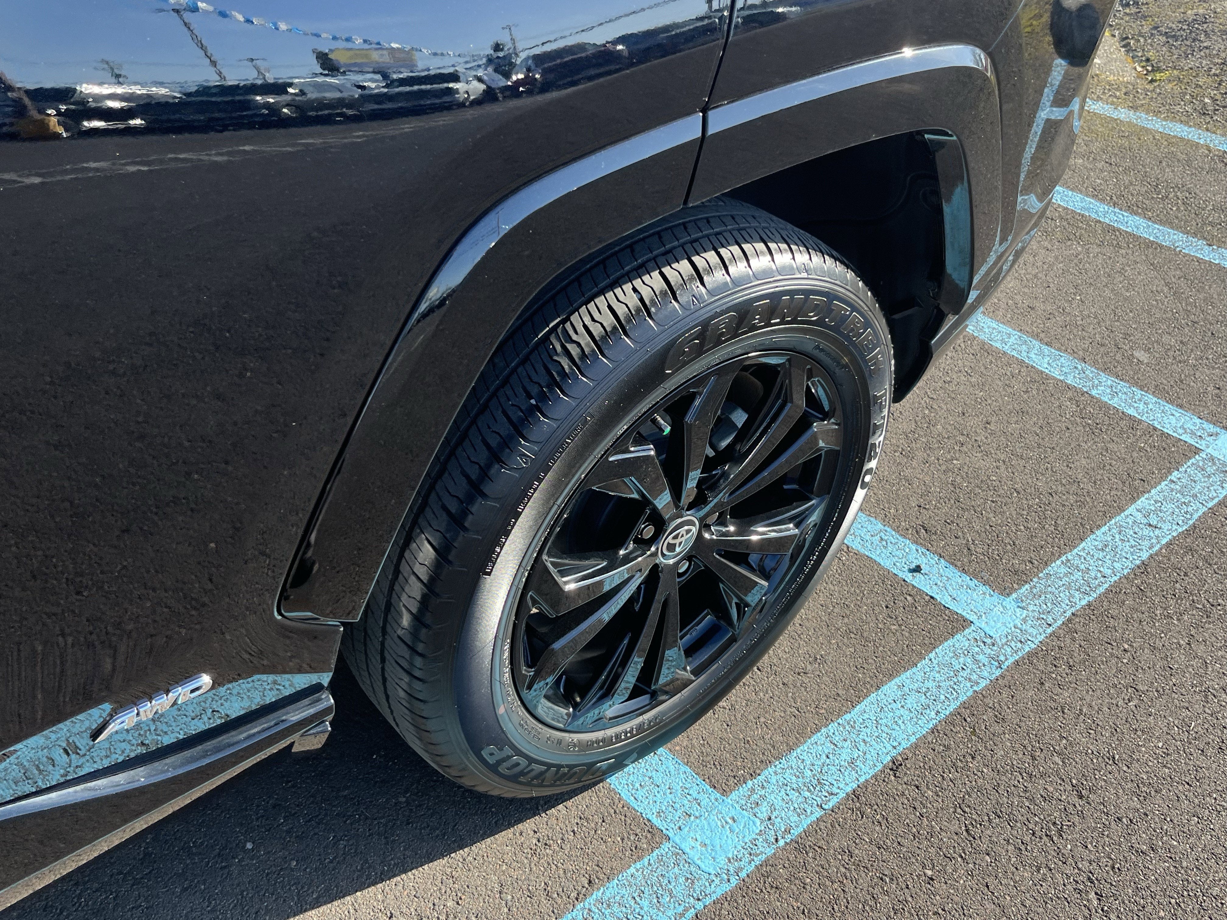 2023 Toyota RAV4 Hybrid SE