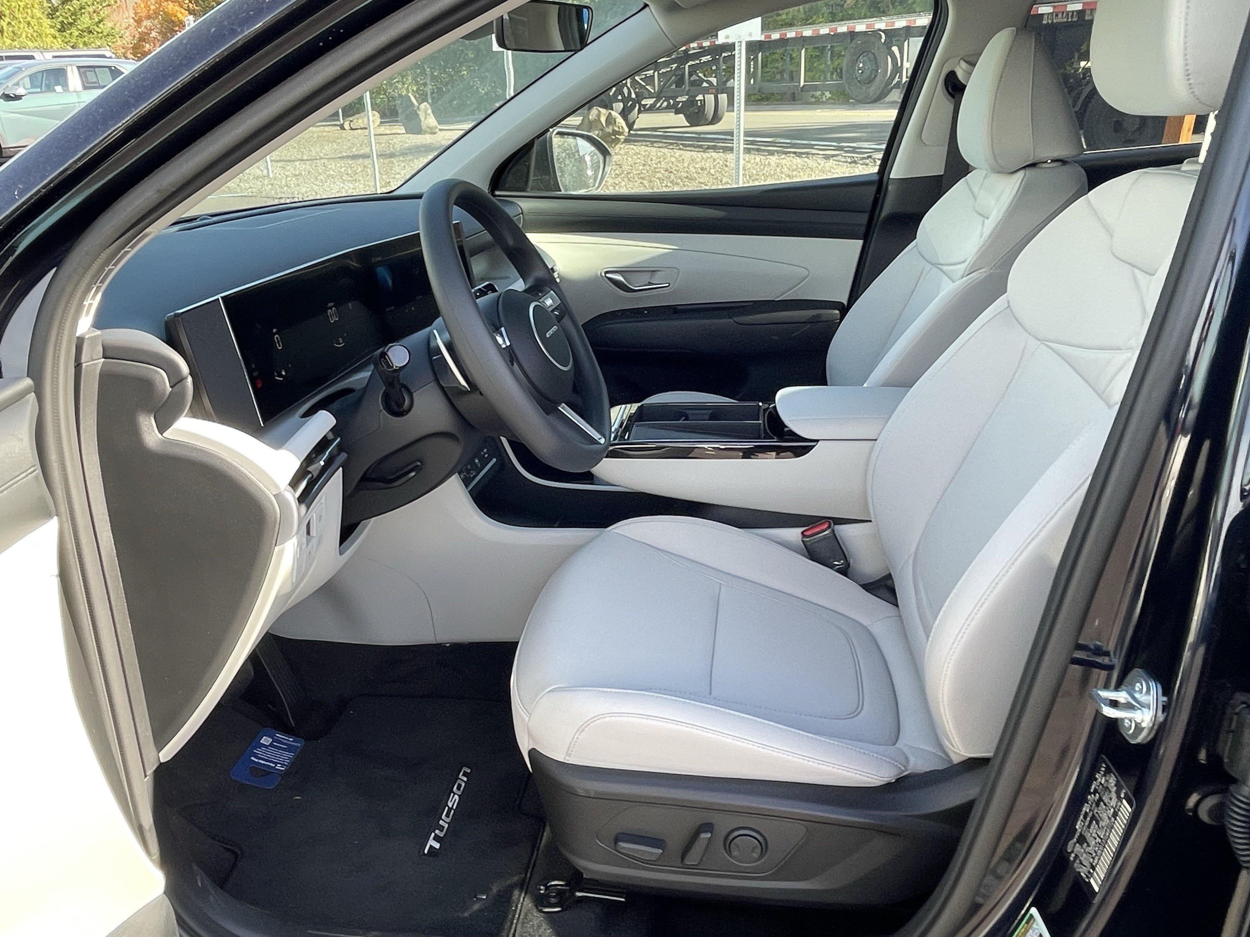 2026 Hyundai TUCSON HYBRID SEL AWD