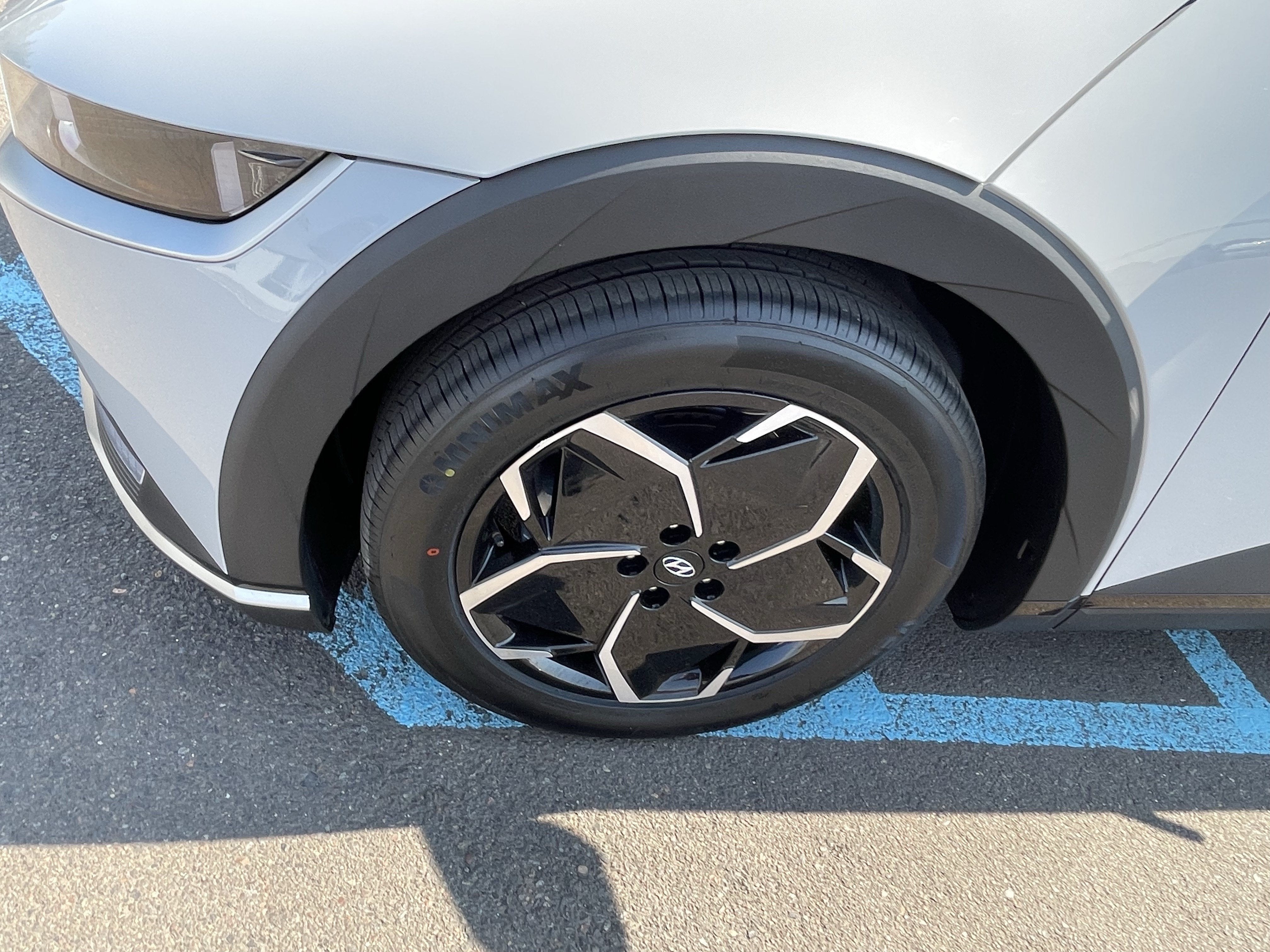 2024 Hyundai IONIQ 5 SE