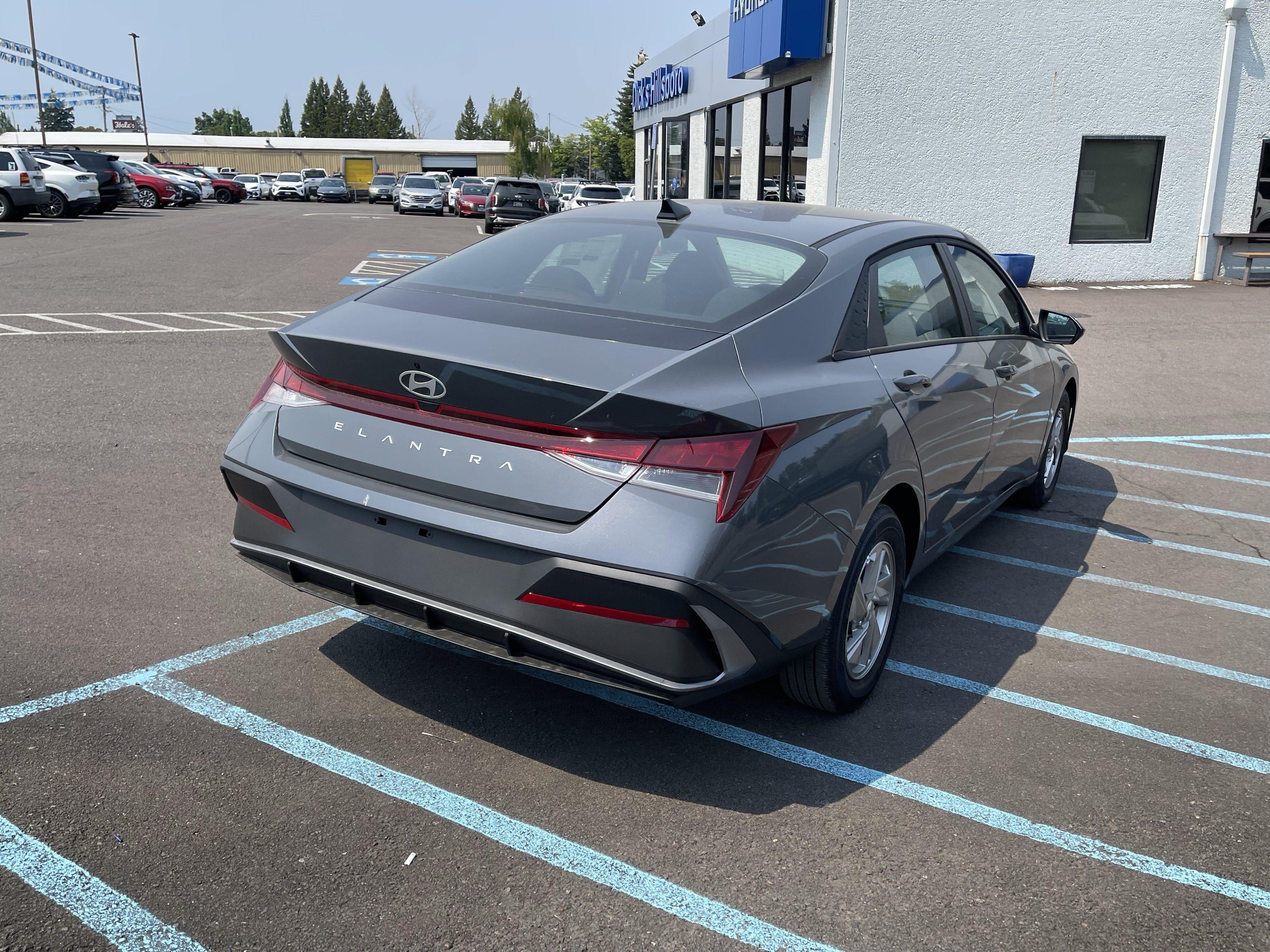 2026 Hyundai ELANTRA SE