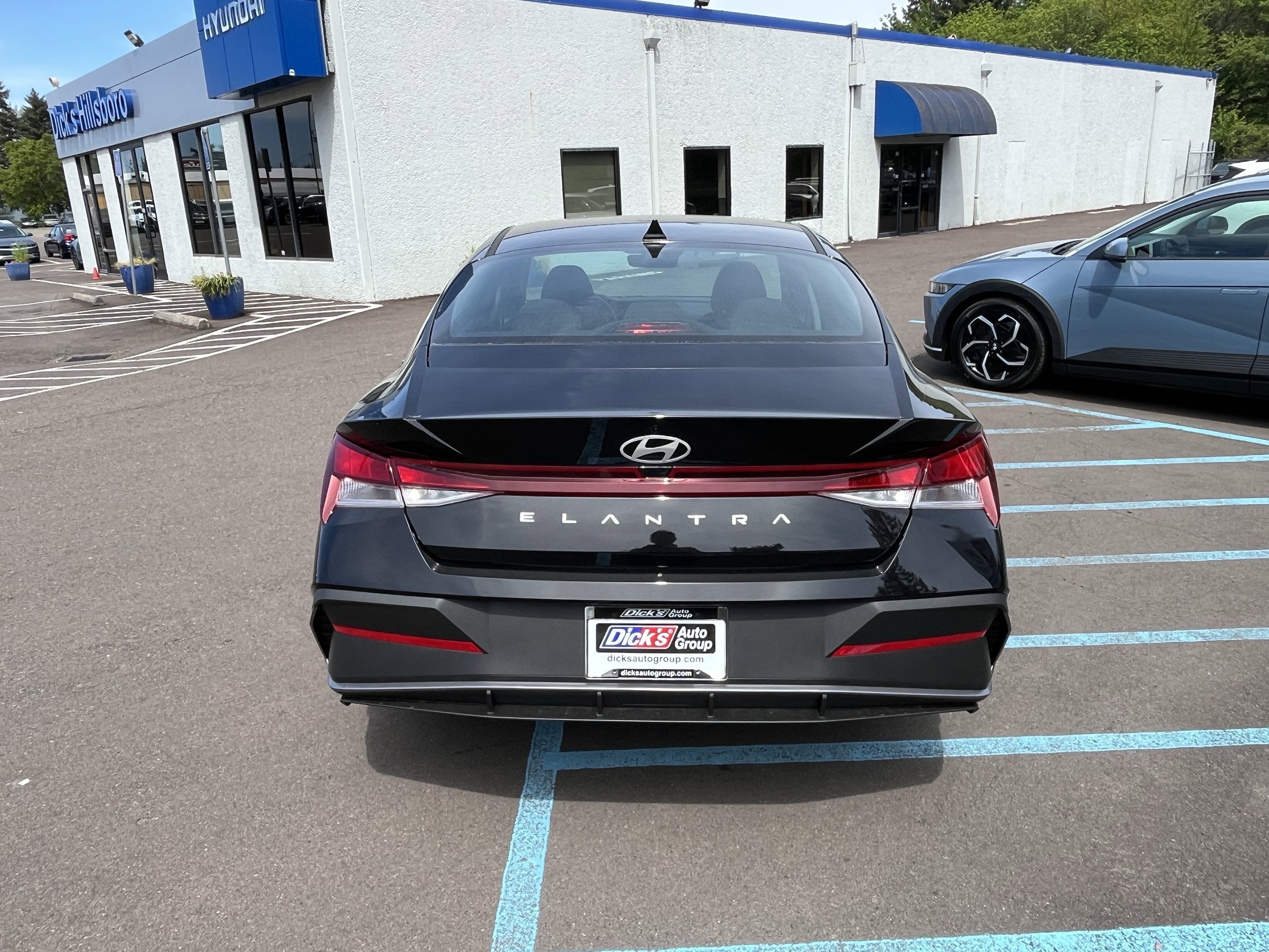 2026 Hyundai ELANTRA SE