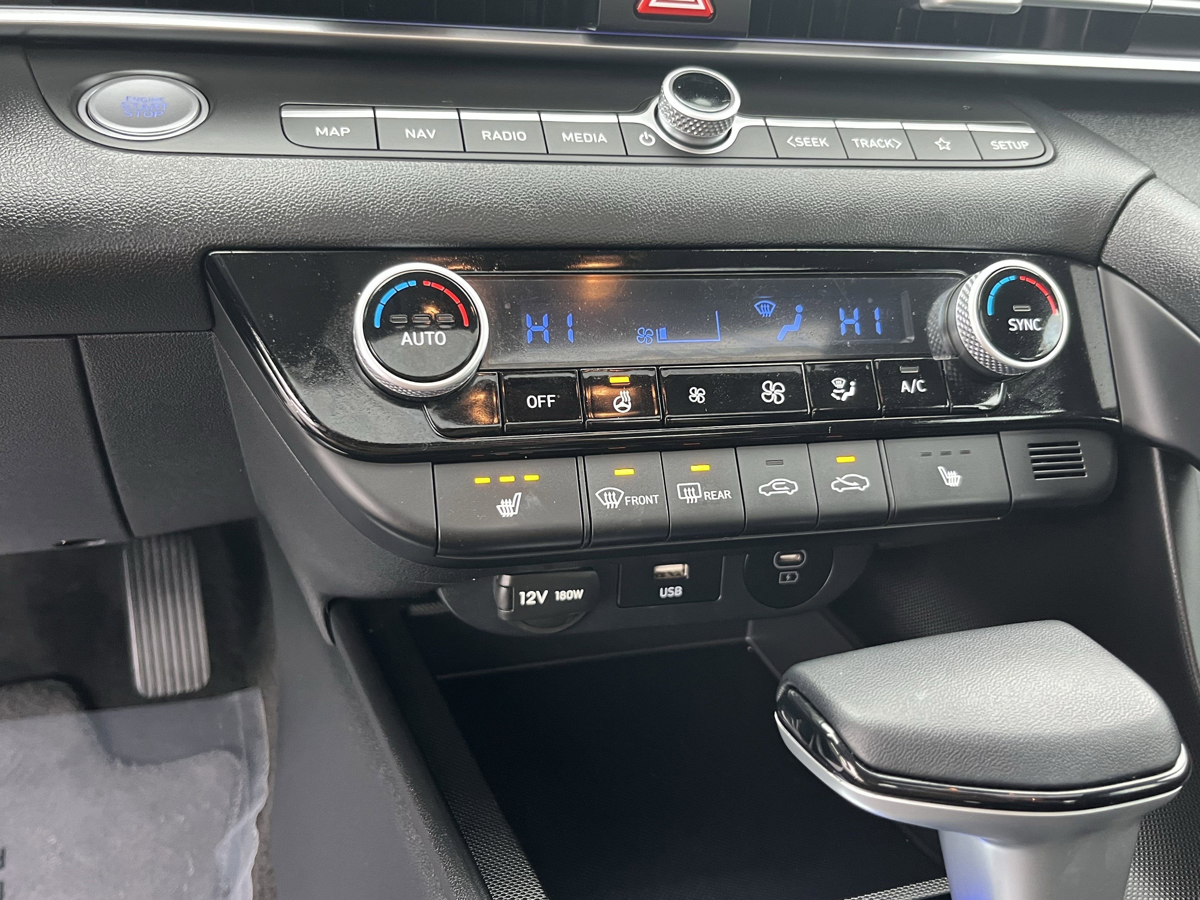 2025 Hyundai ELANTRA Preferred