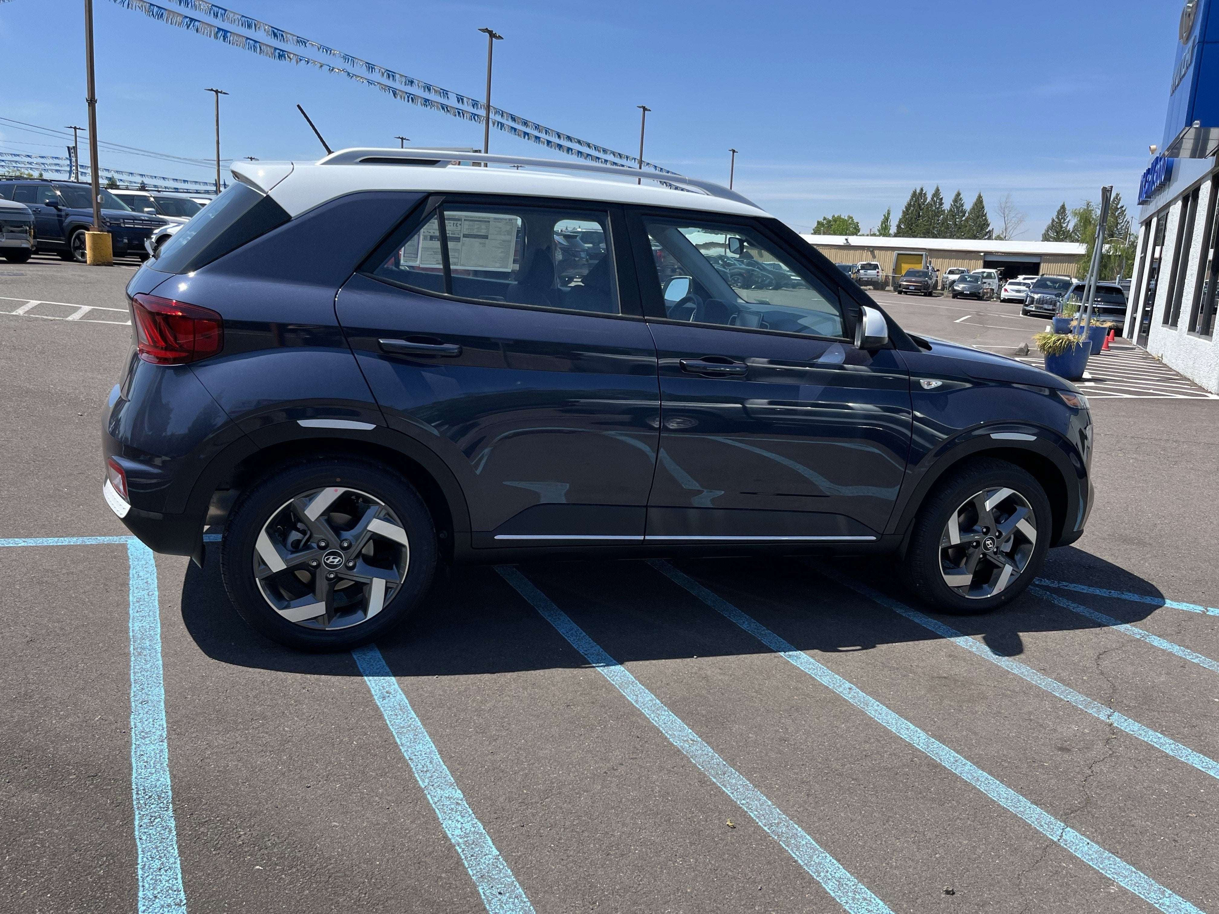 2026 Hyundai VENUE SEL W/Two-Tone Roof