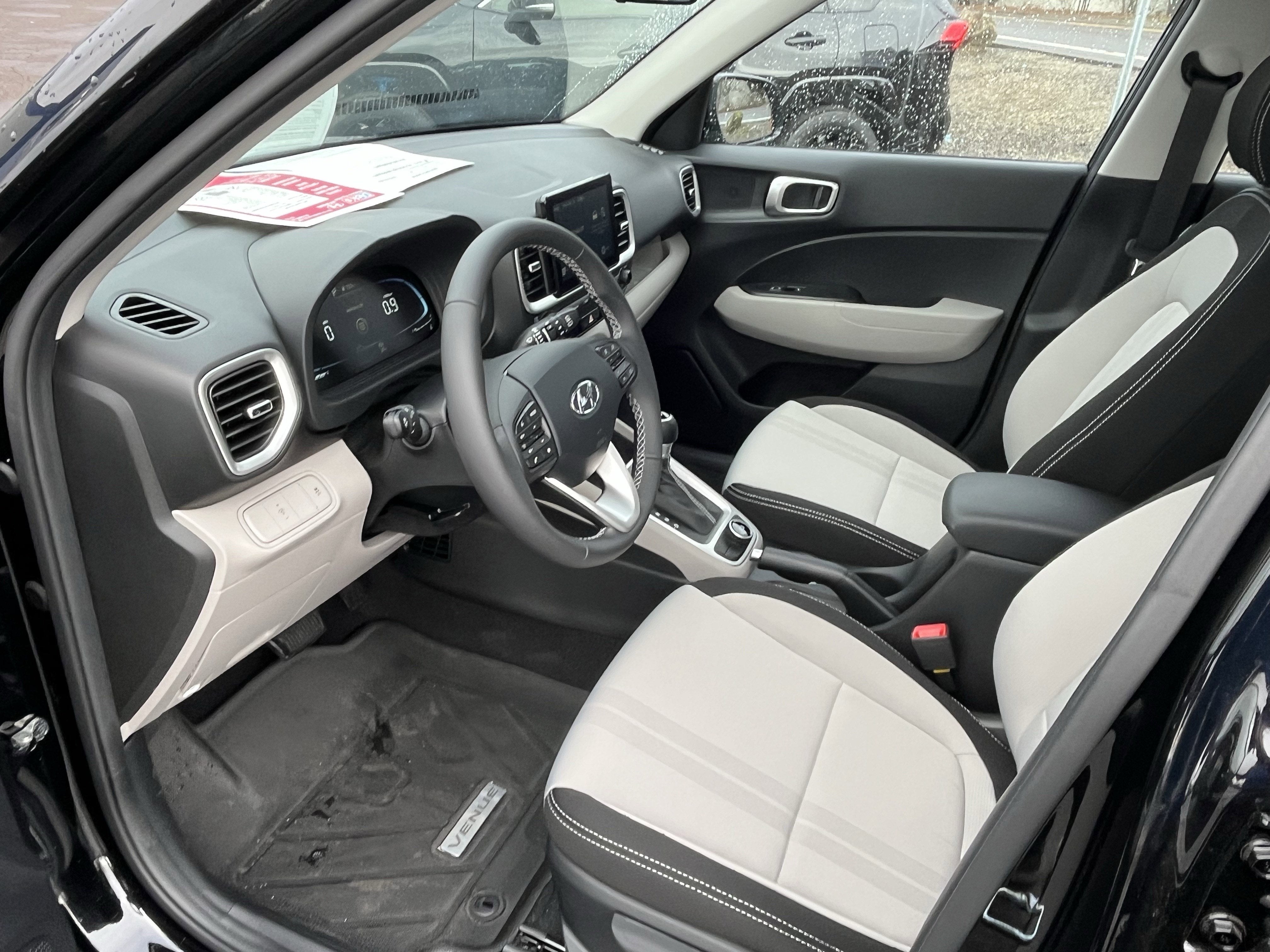 2025 Hyundai VENUE SEL