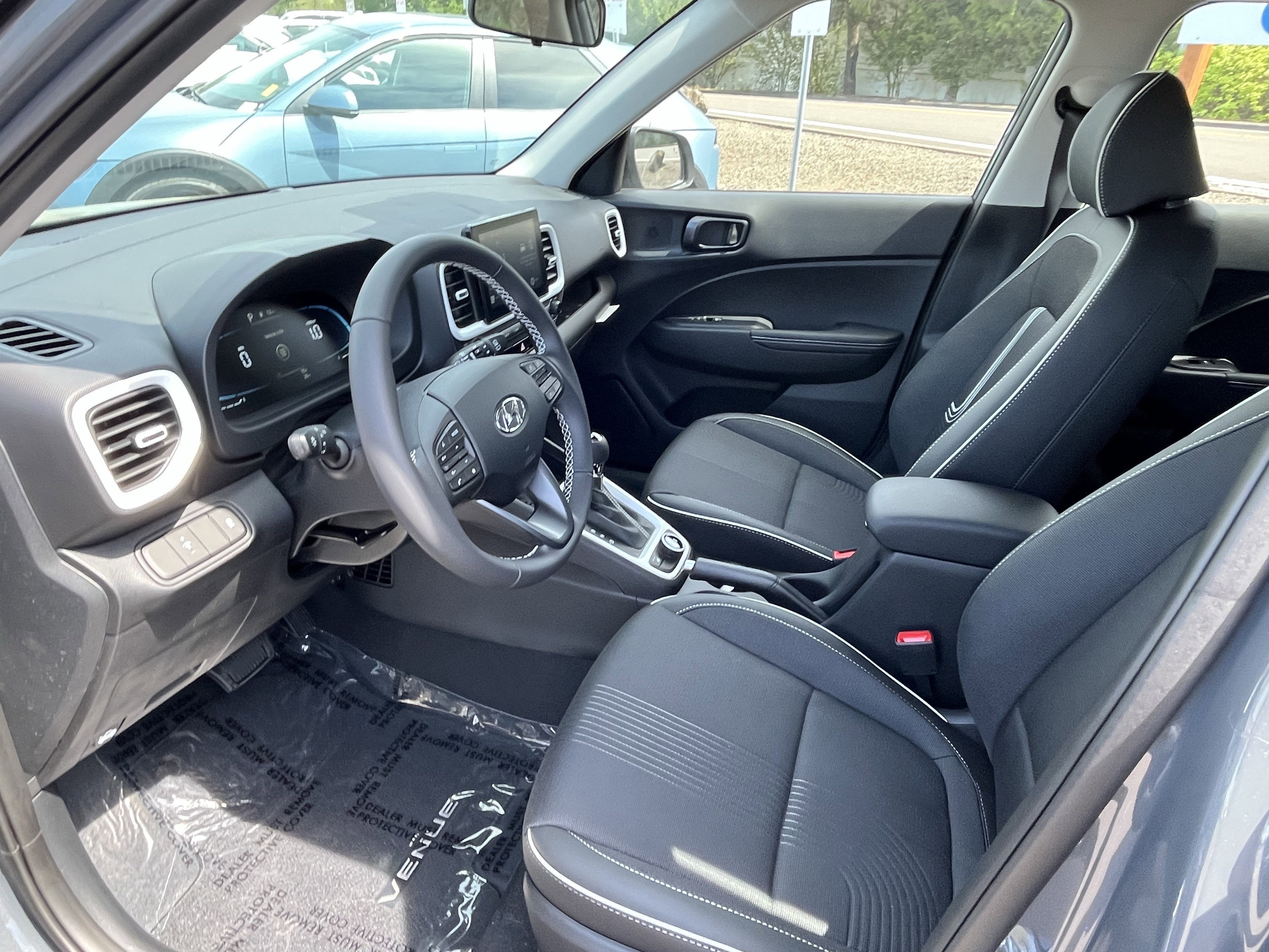2026 Hyundai VENUE SEL W/Two-Tone Roof